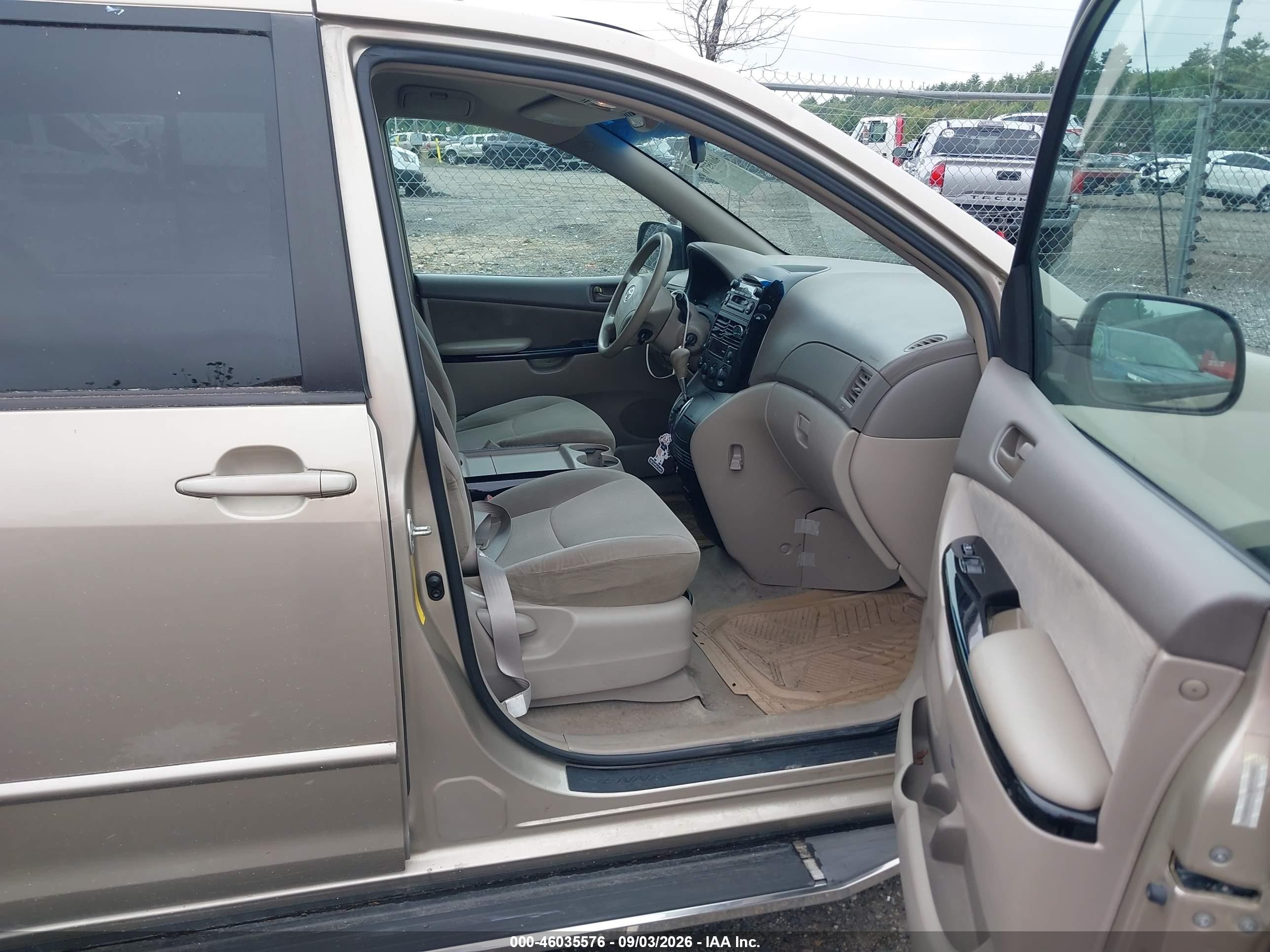 2004 Toyota Sienna Le Коричневый vin: 5TDZA23C74S068076