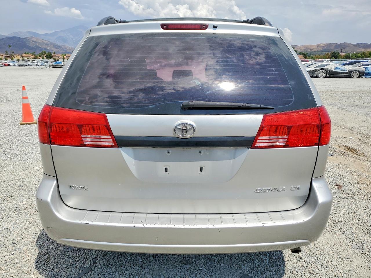 2004 Toyota Sienna Ce 8 Passenger Серебряный vin: 5TDZA23C74S077599