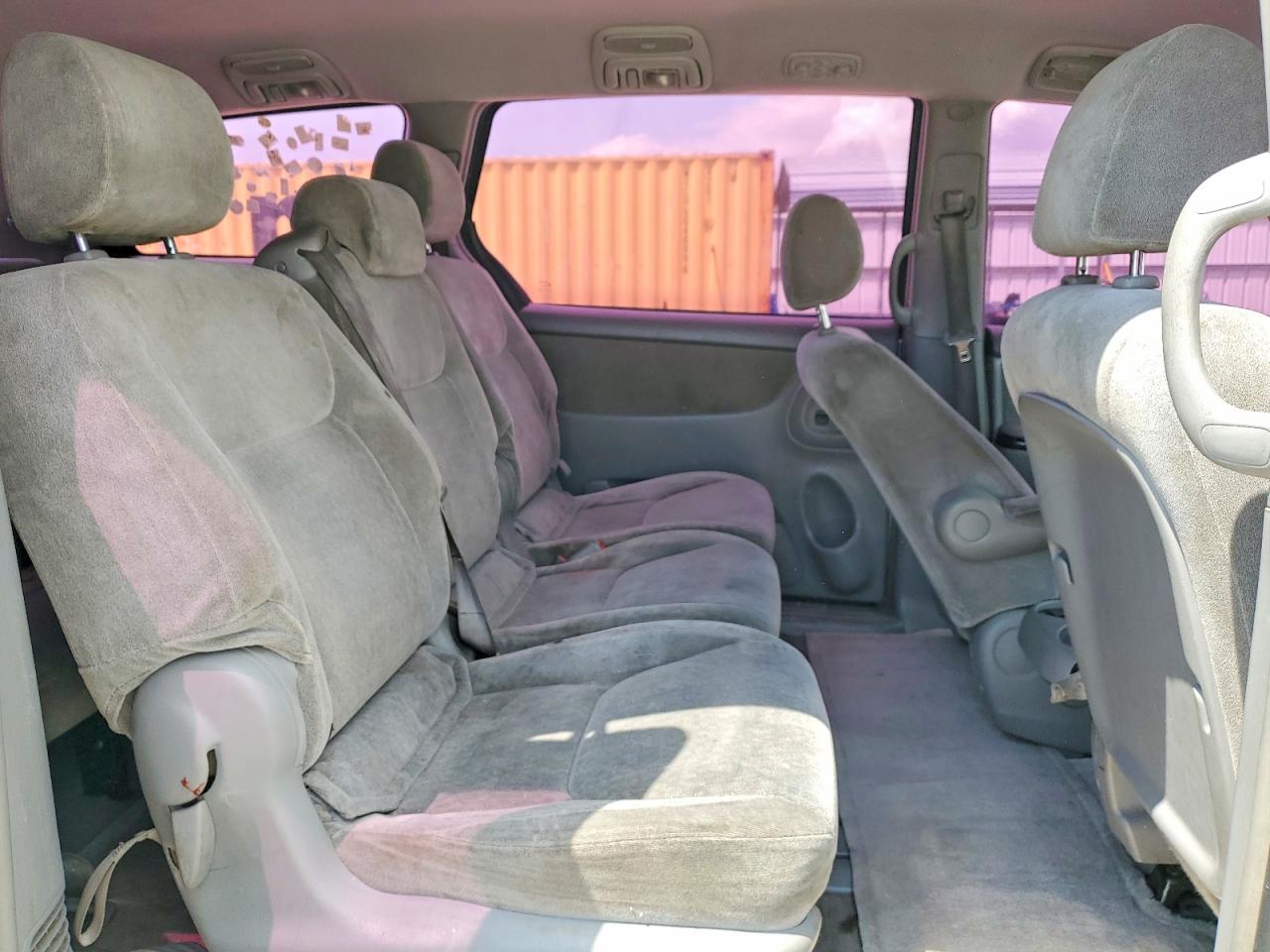 2004 Toyota Sienna Ce 8 Passenger Серебряный vin: 5TDZA23C74S077599