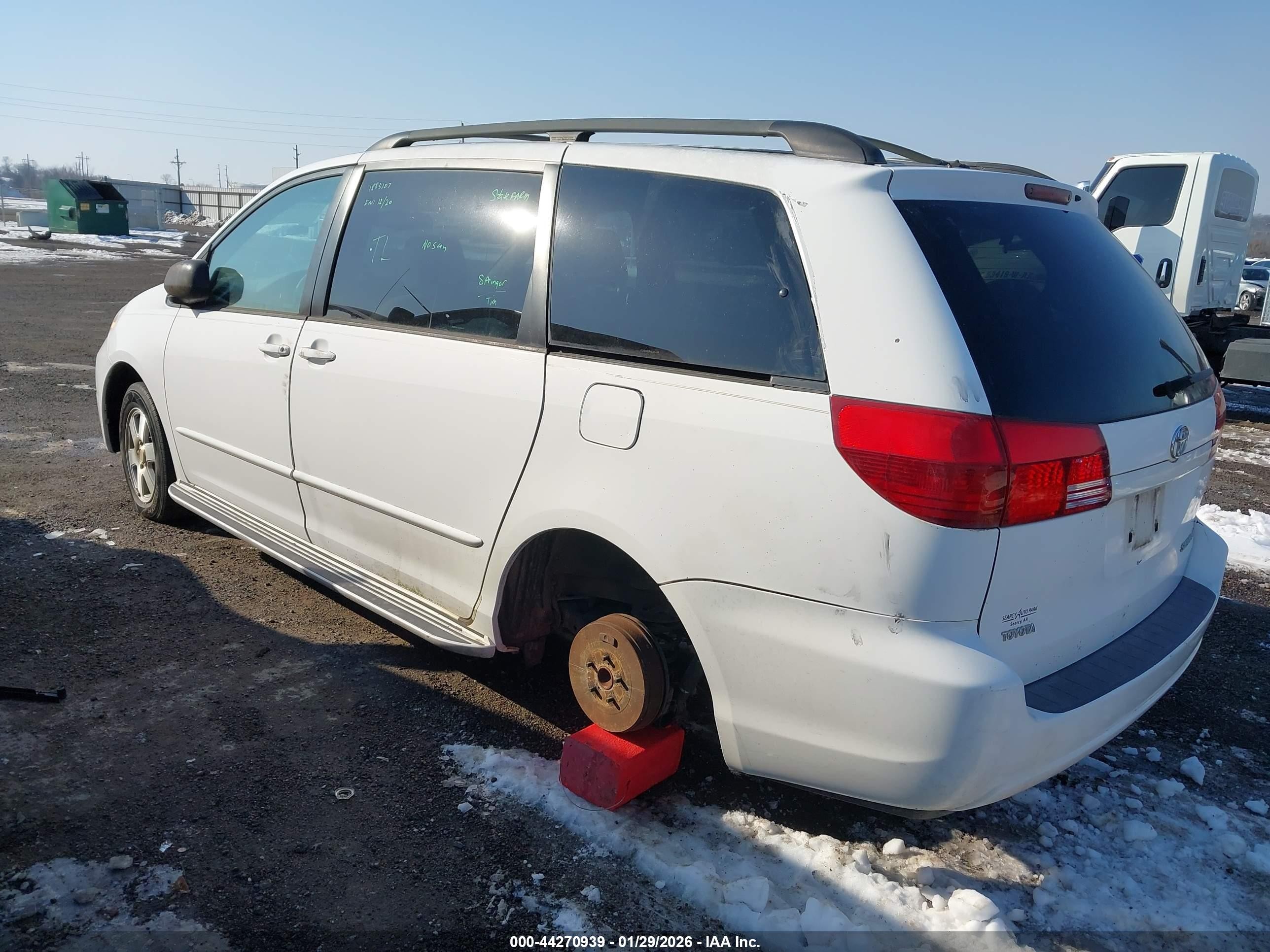 2004 Toyota Sienna Le White vin: 5TDZA23C74S101447