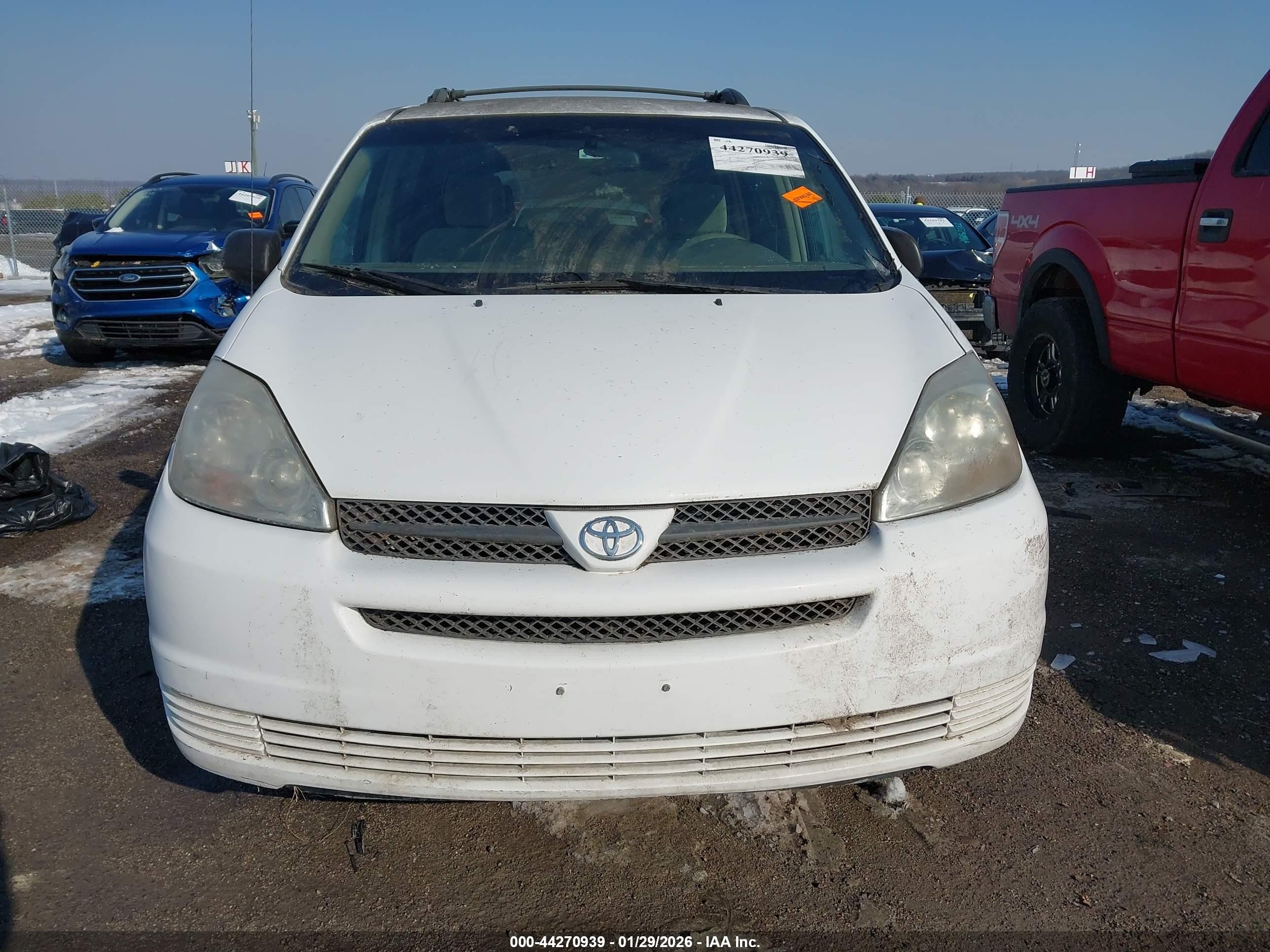 2004 Toyota Sienna Le White vin: 5TDZA23C74S101447