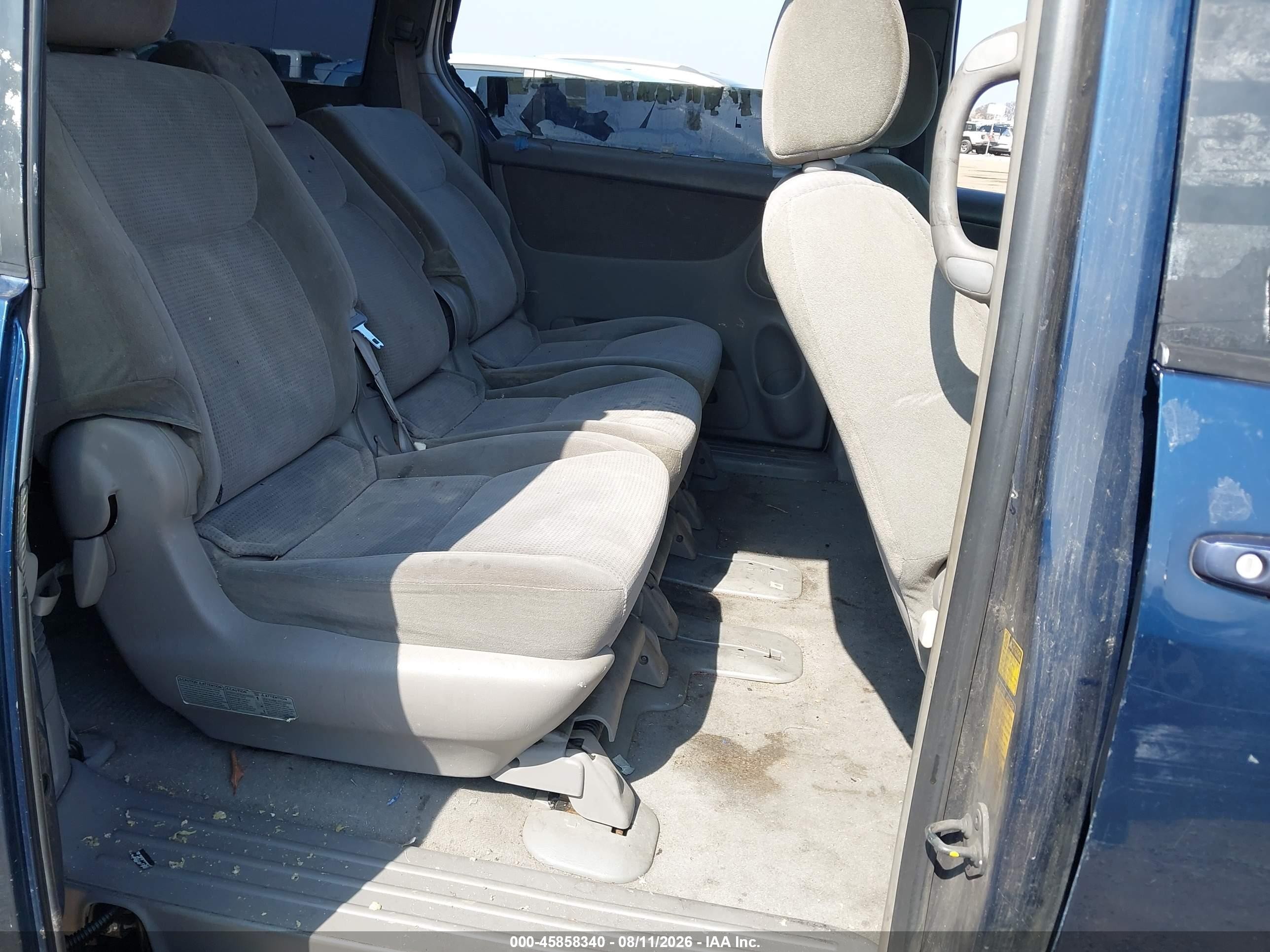2004 Toyota Sienna Le Blue vin: 5TDZA23C74S110018