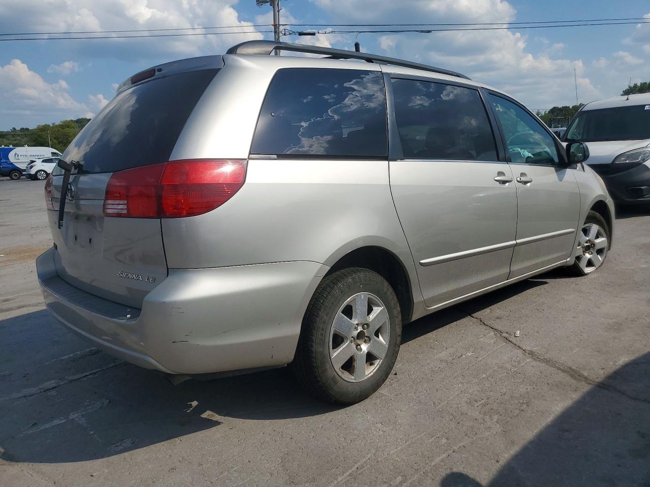 2004 Toyota Sienna Le 7 Passenger Silver vin: 5TDZA23C74S148171