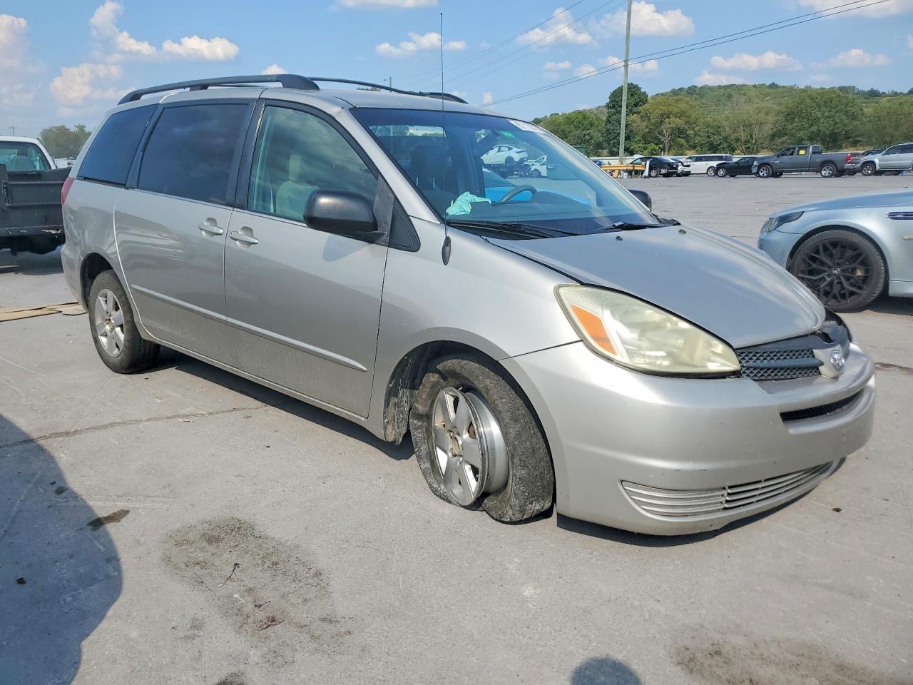 2004 Toyota Sienna Le 7 Passenger Silver vin: 5TDZA23C74S148171