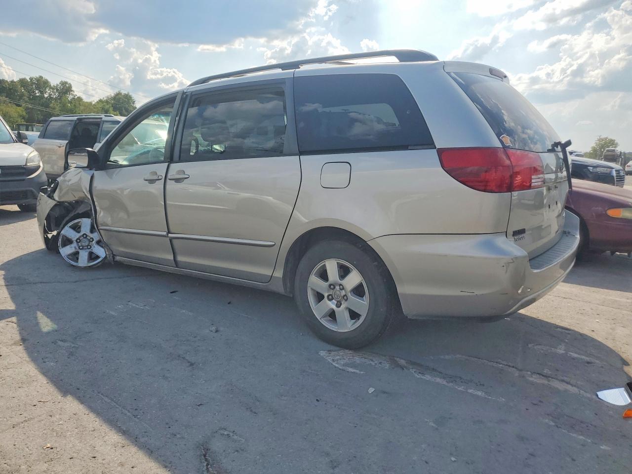 2004 Toyota Sienna Le 7 Passenger Silver vin: 5TDZA23C74S148171