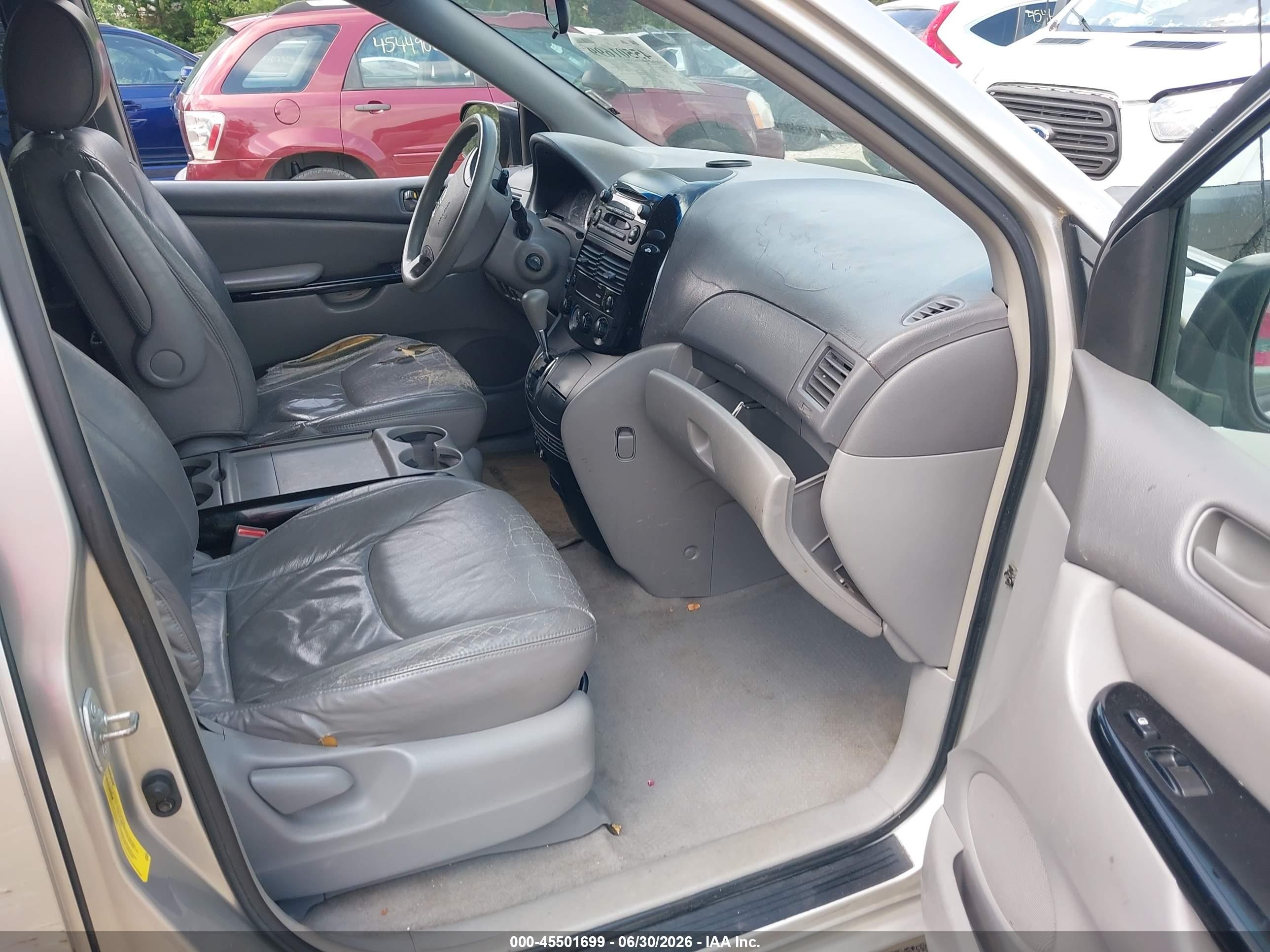 2004 Toyota Sienna Le Cream vin: 5TDZA23C74S179212