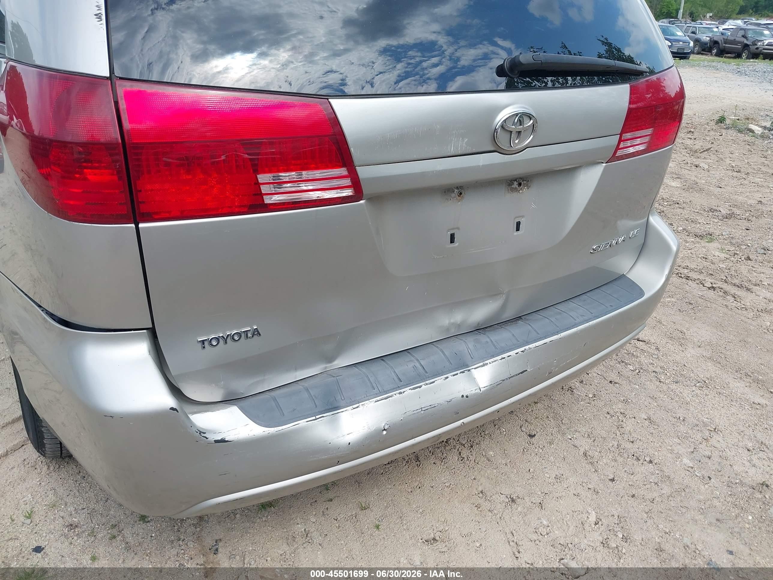 2004 Toyota Sienna Le Cream vin: 5TDZA23C74S179212