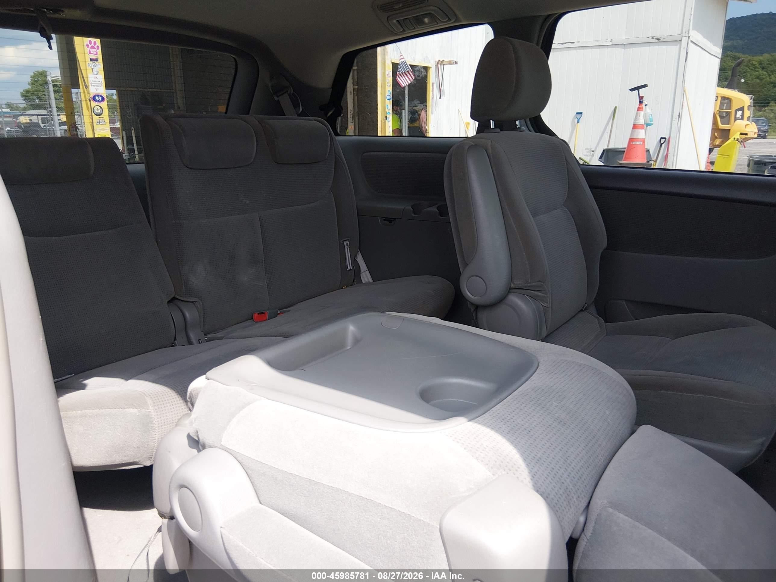 2004 Toyota Sienna Le Silver vin: 5TDZA23C74S201810