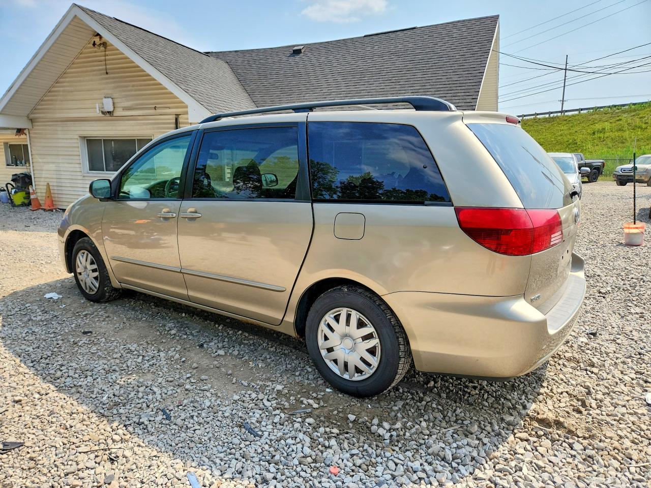 2004 Toyota Sienna Le 7 Passenger Желто-коричневый vin: 5TDZA23C74S203704