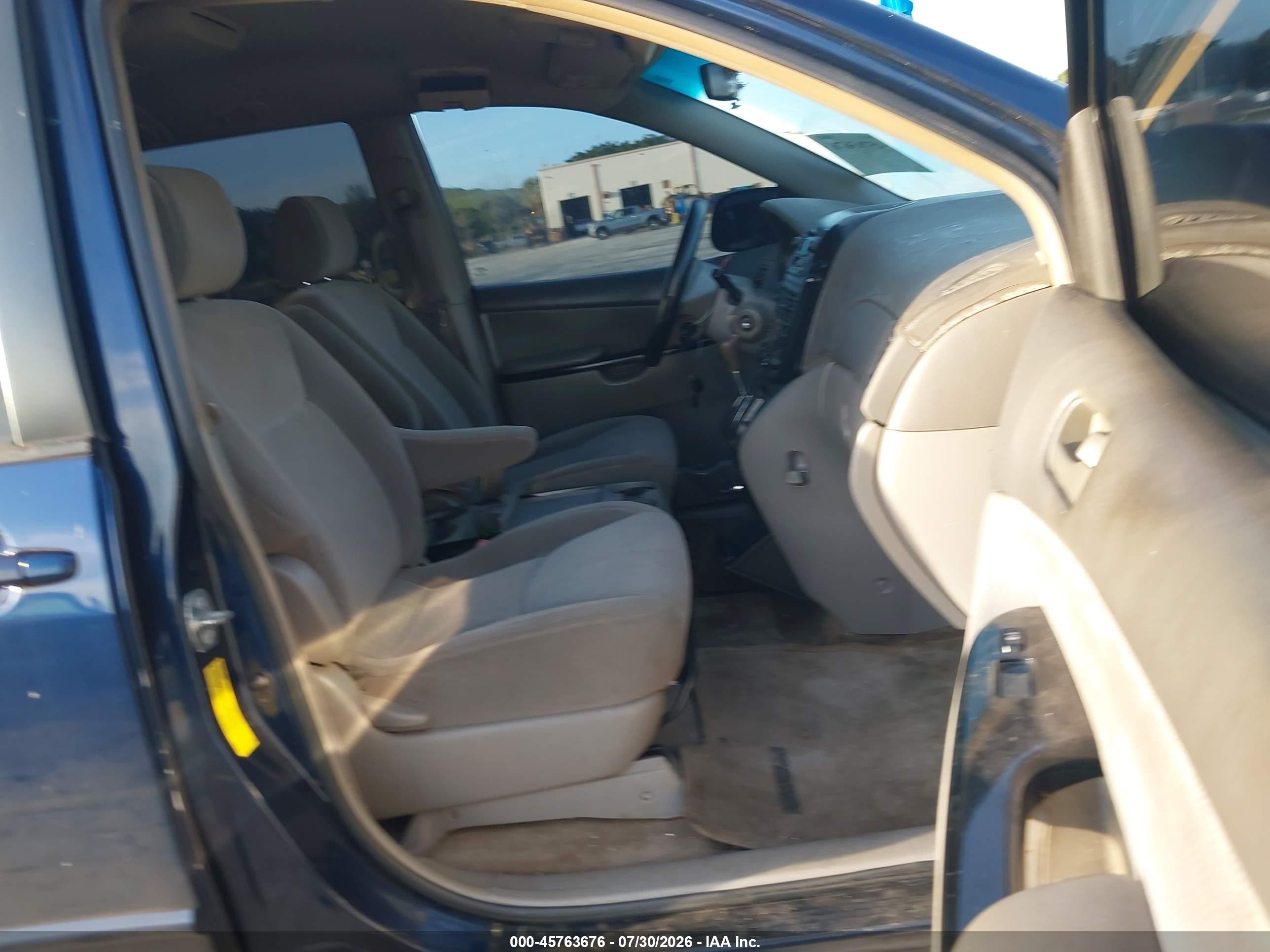 2005 Toyota Sienna Le Синий vin: 5TDZA23C75S242665