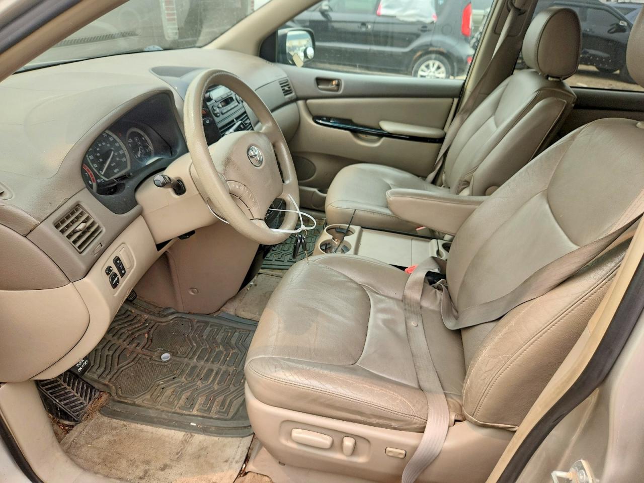 2005 Toyota Sienna Le 7 Passenger Silver vin: 5TDZA23C75S246862