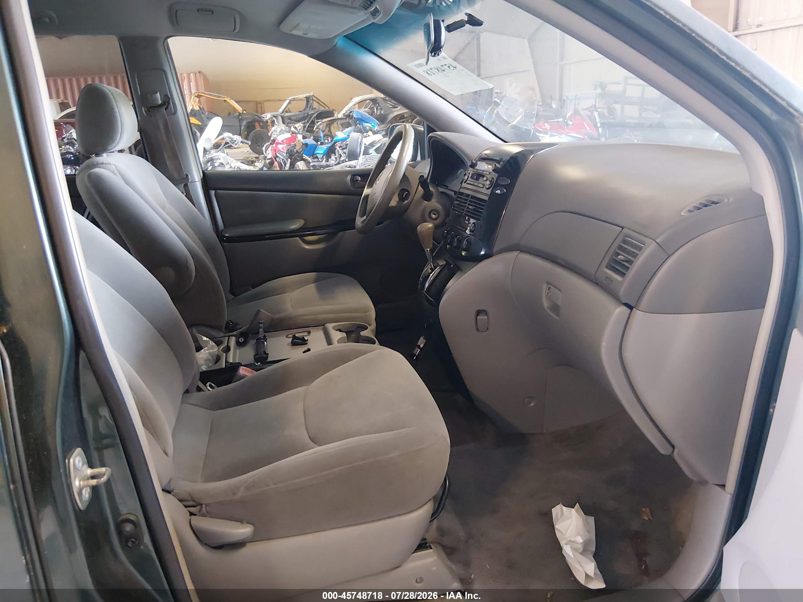 2005 Toyota Sienna Le Green vin: 5TDZA23C75S263287