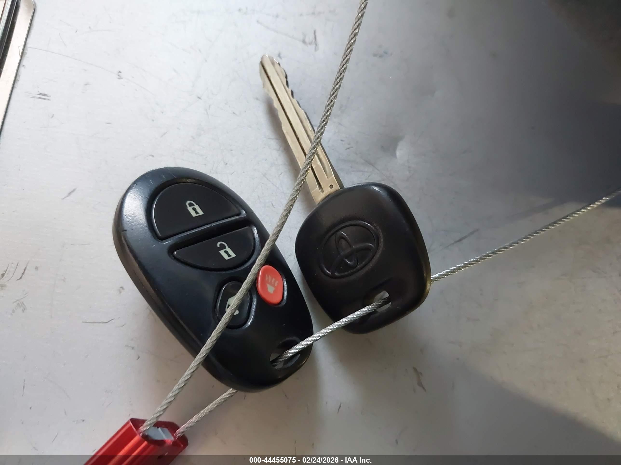 2005 Toyota Sienna Le Серебряный vin: 5TDZA23C75S265590