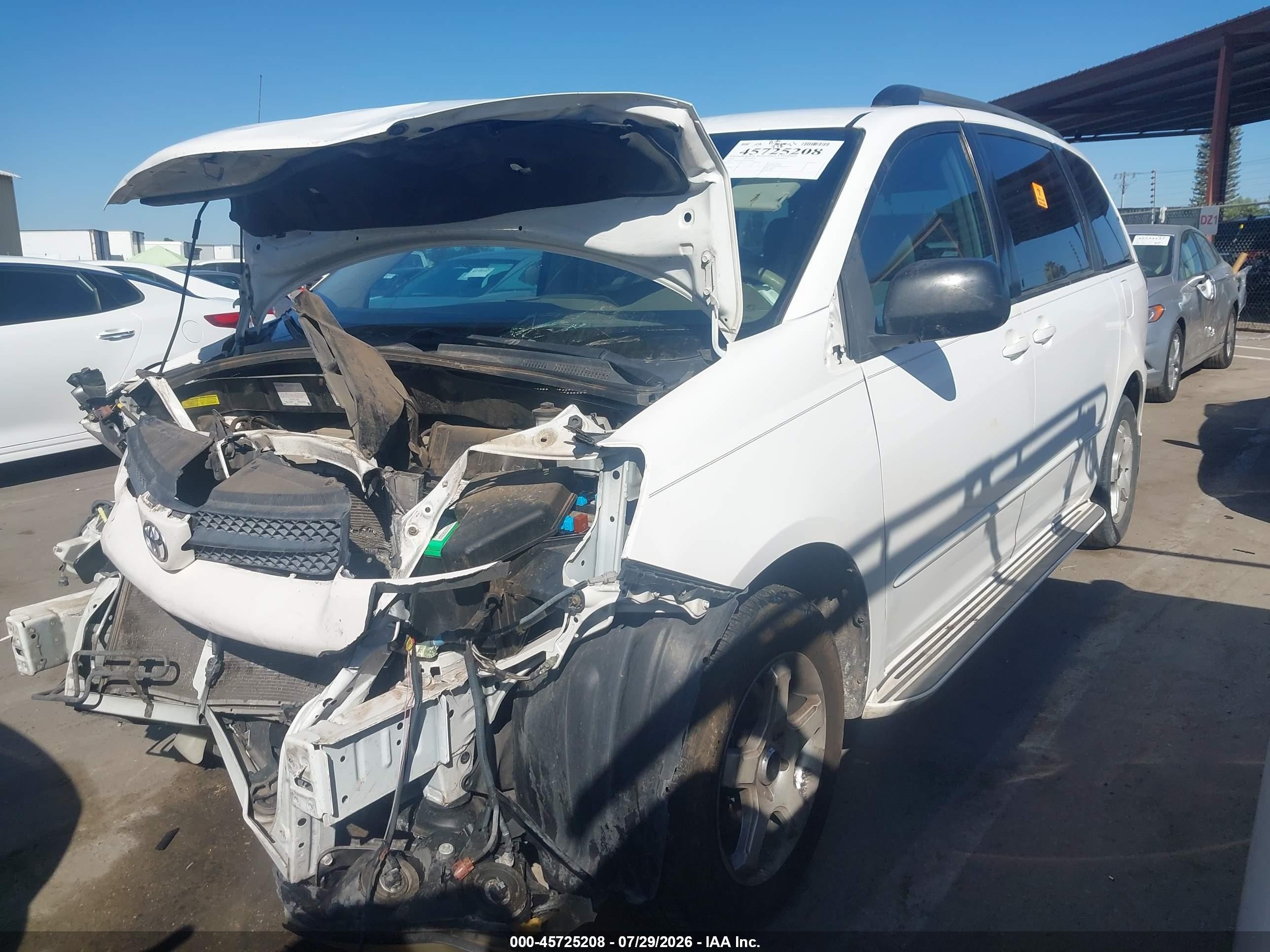 2005 Toyota Sienna Le Белый vin: 5TDZA23C75S295740