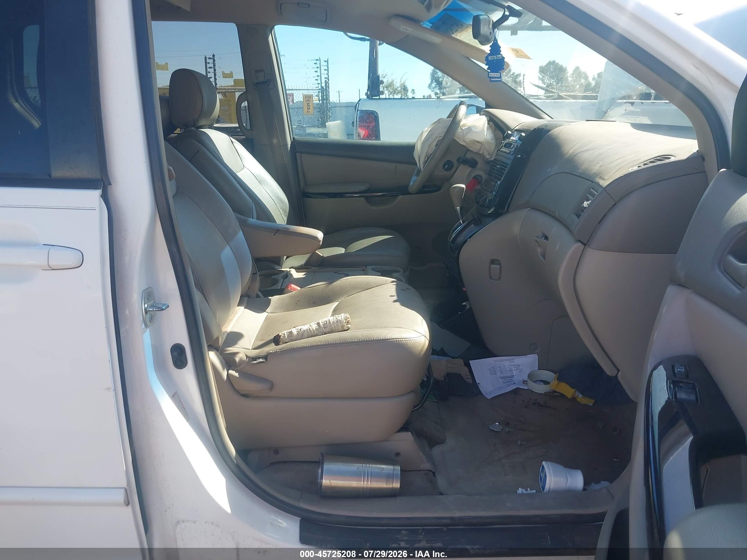 2005 Toyota Sienna Le Белый vin: 5TDZA23C75S295740