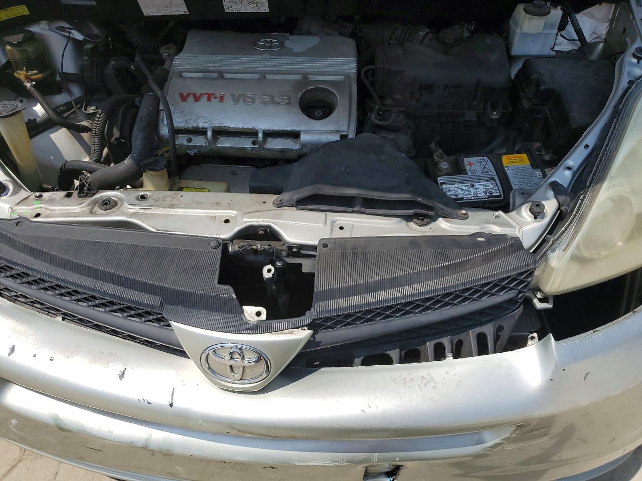 2005 Toyota Sienna Le 8 Passenger Silver vin: 5TDZA23C75S325044