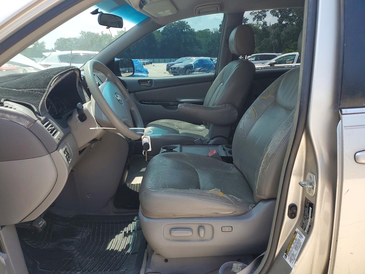2005 Toyota Sienna Le 8 Passenger Silver vin: 5TDZA23C75S325044