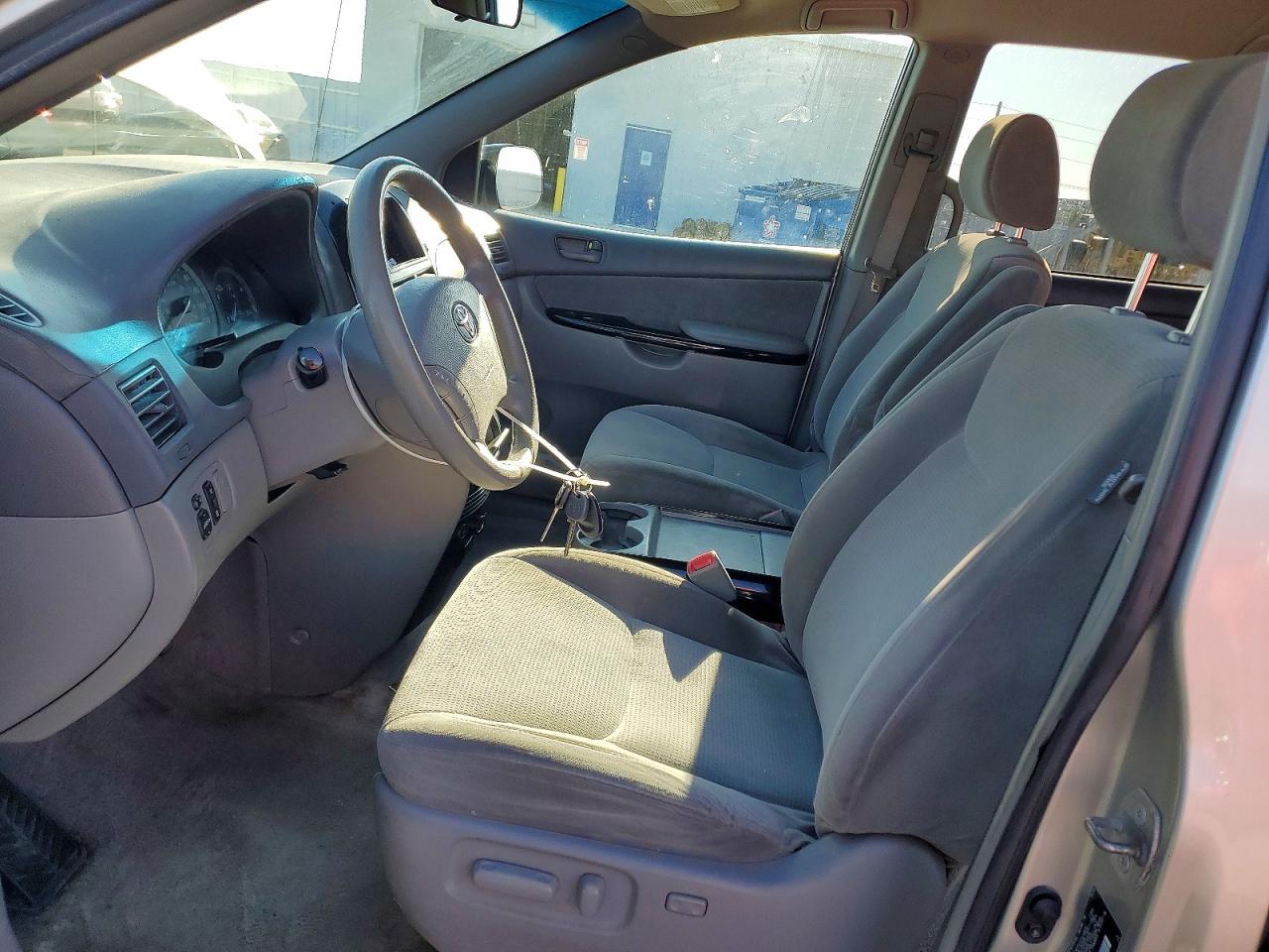 2005 Toyota Sienna Le Silver vin: 5TDZA23C75S326565