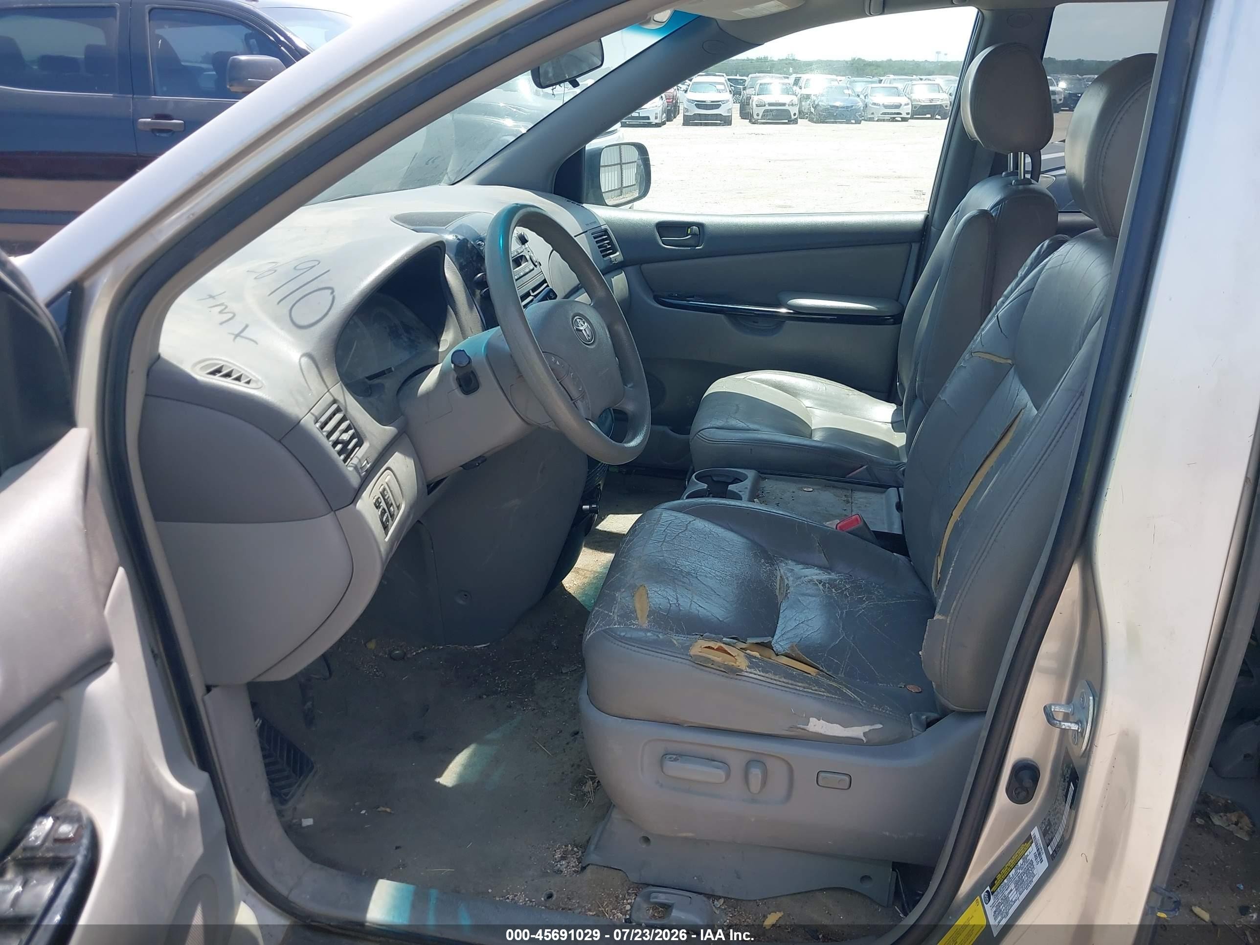 2005 Toyota Sienna Le Silver vin: 5TDZA23C75S328221