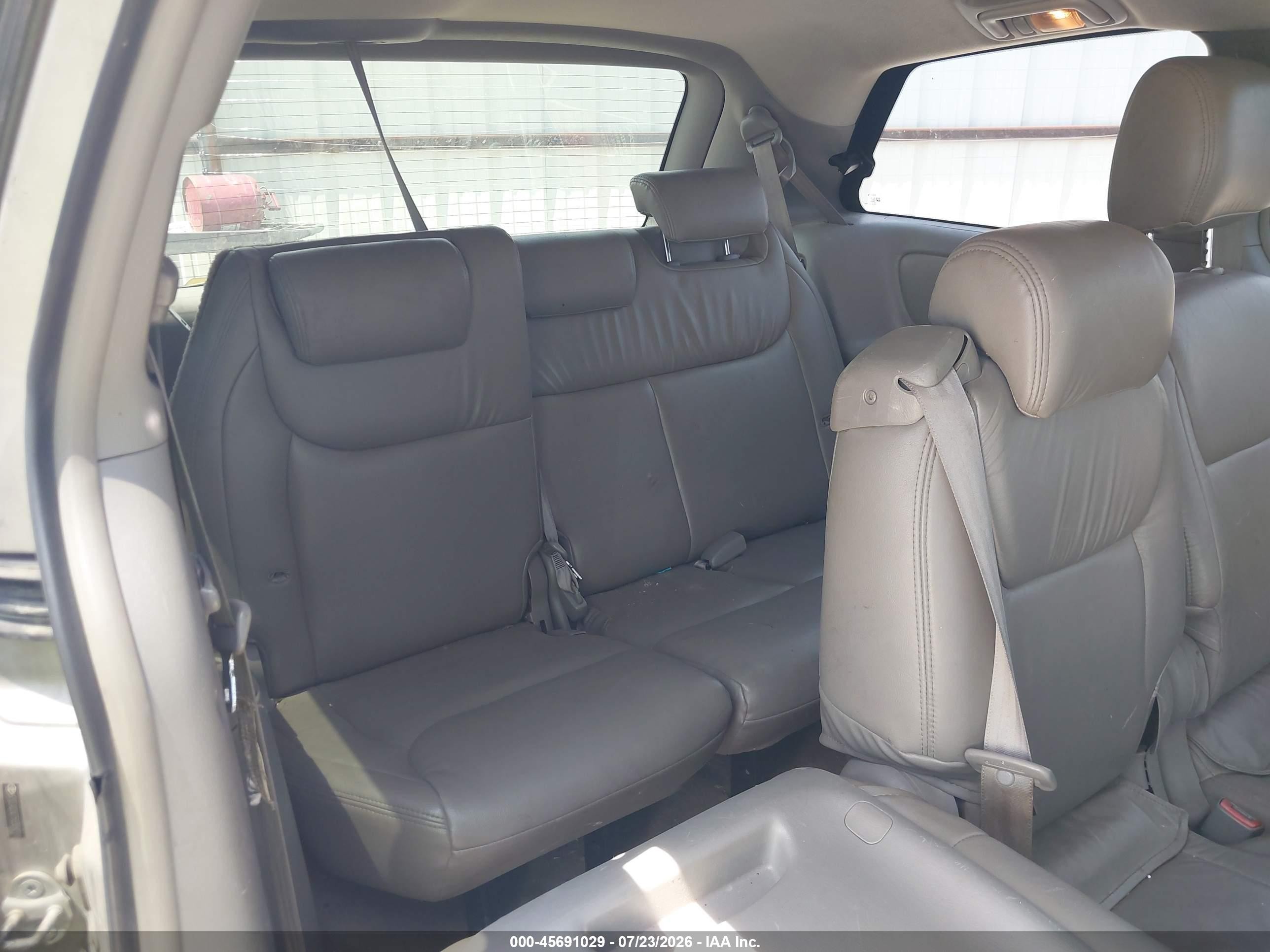 2005 Toyota Sienna Le Silver vin: 5TDZA23C75S328221