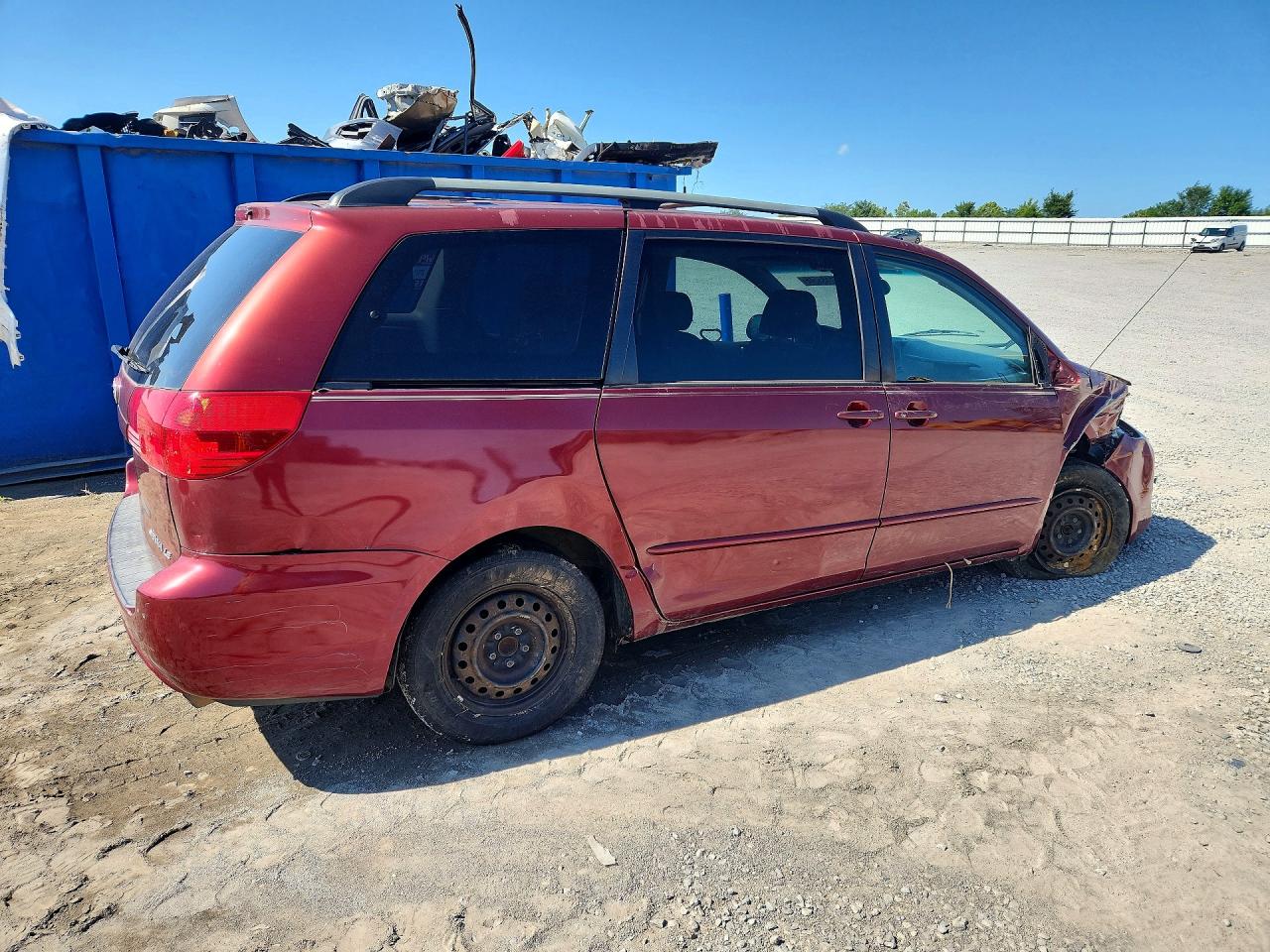 2005 Toyota Sienna Le 7 Passenger Red vin: 5TDZA23C75S354480