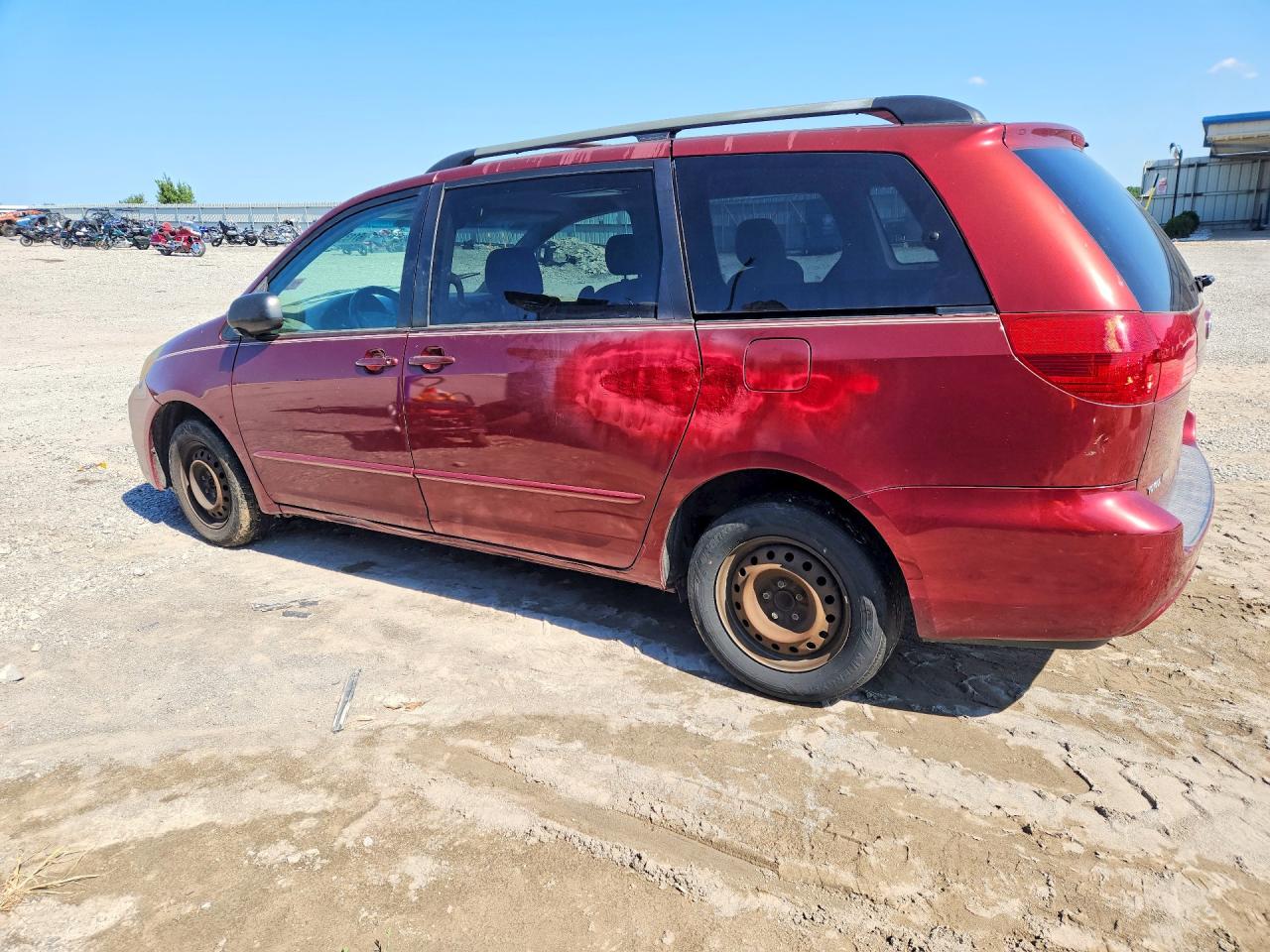 2005 Toyota Sienna Le 7 Passenger Red vin: 5TDZA23C75S354480