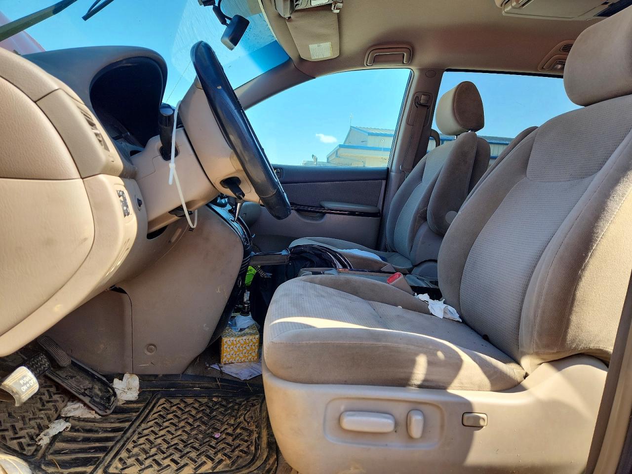 2005 Toyota Sienna Le 7 Passenger Red vin: 5TDZA23C75S354480