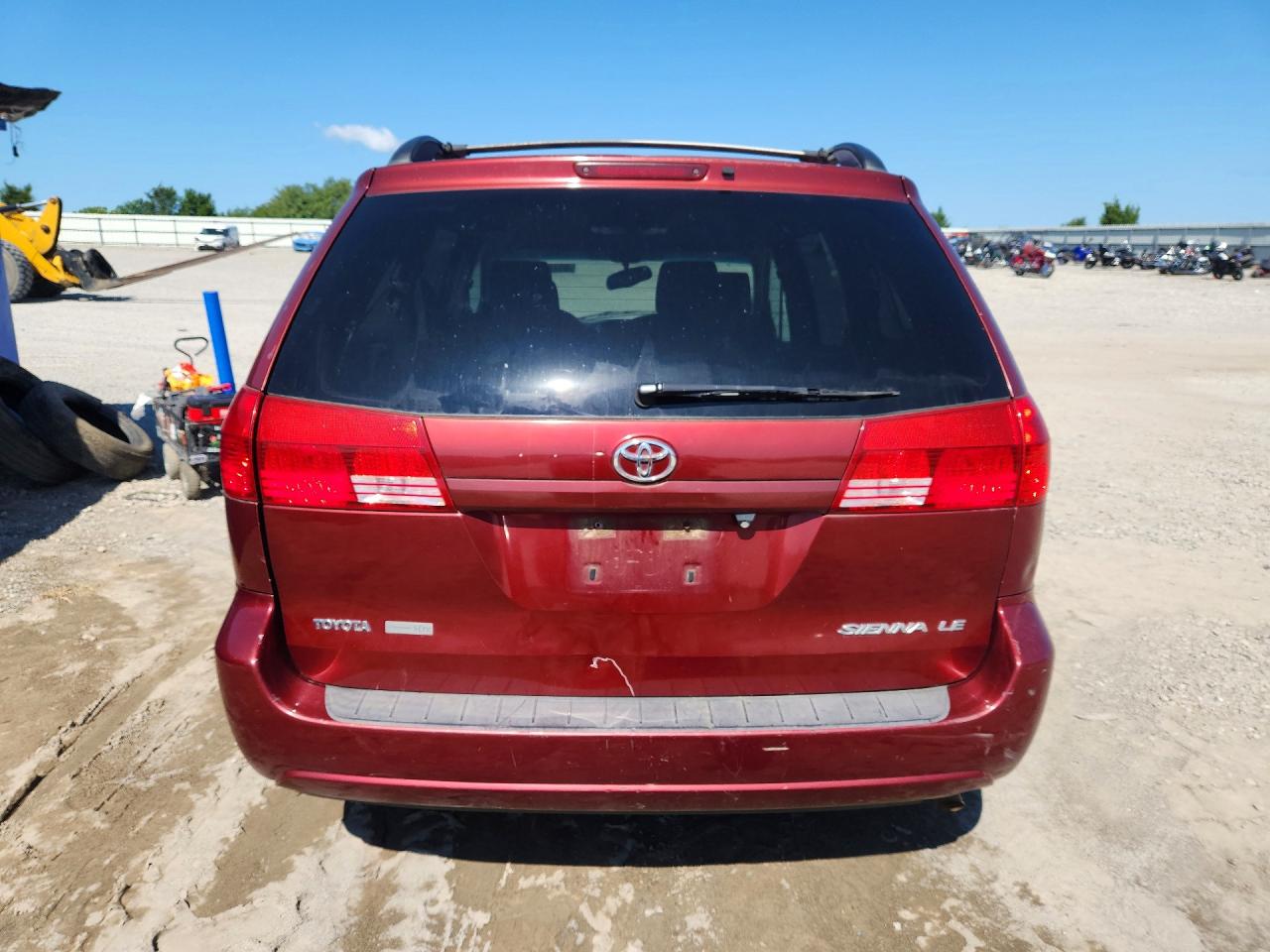 2005 Toyota Sienna Le 7 Passenger Red vin: 5TDZA23C75S354480