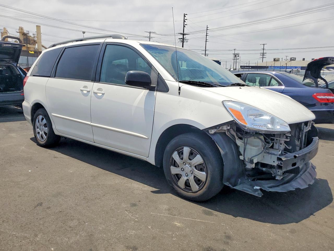 2005 Toyota Sienna Le 7 Passenger White vin: 5TDZA23C75S355693
