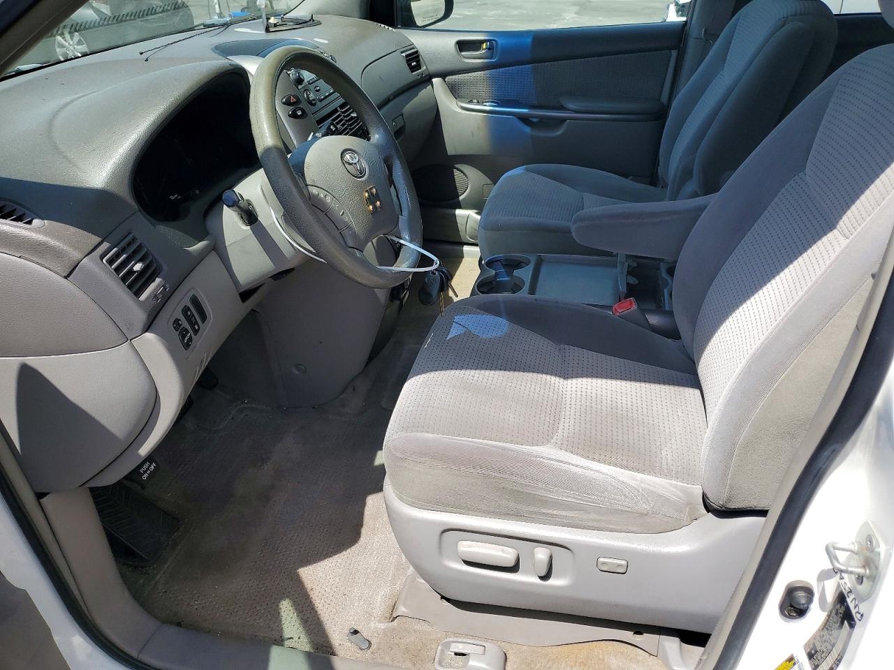 2006 Toyota Sienna Le 8 Passenger White vin: 5TDZA23C76S475317