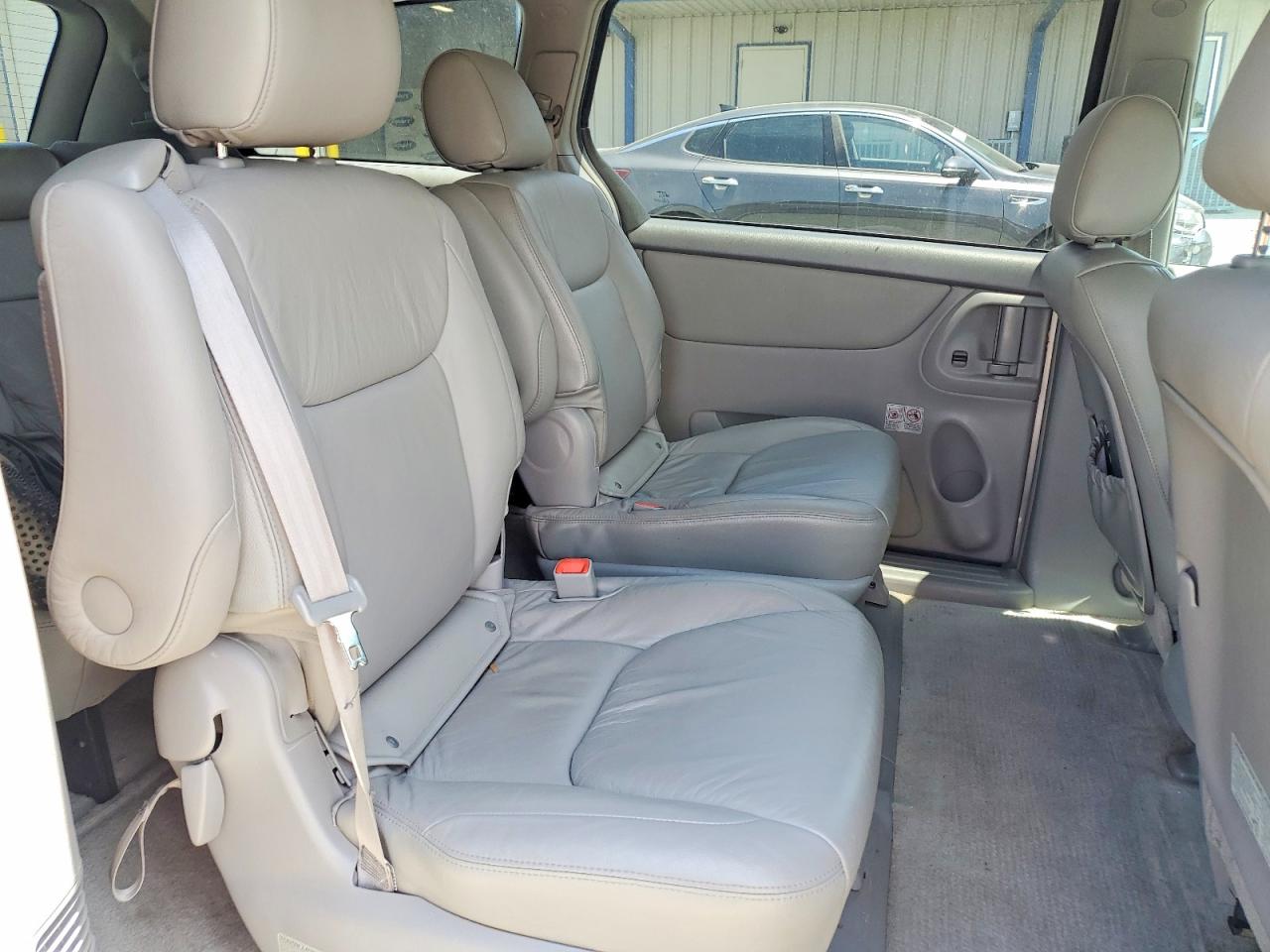 2006 Toyota Sienna Le 7 Passenger Silver vin: 5TDZA23C76S488410