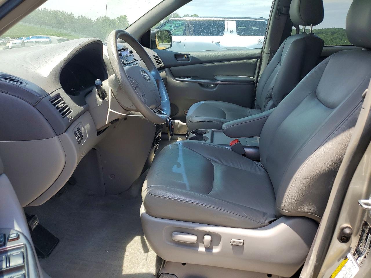 2006 Toyota Sienna Le 7 Passenger Silver vin: 5TDZA23C76S488410