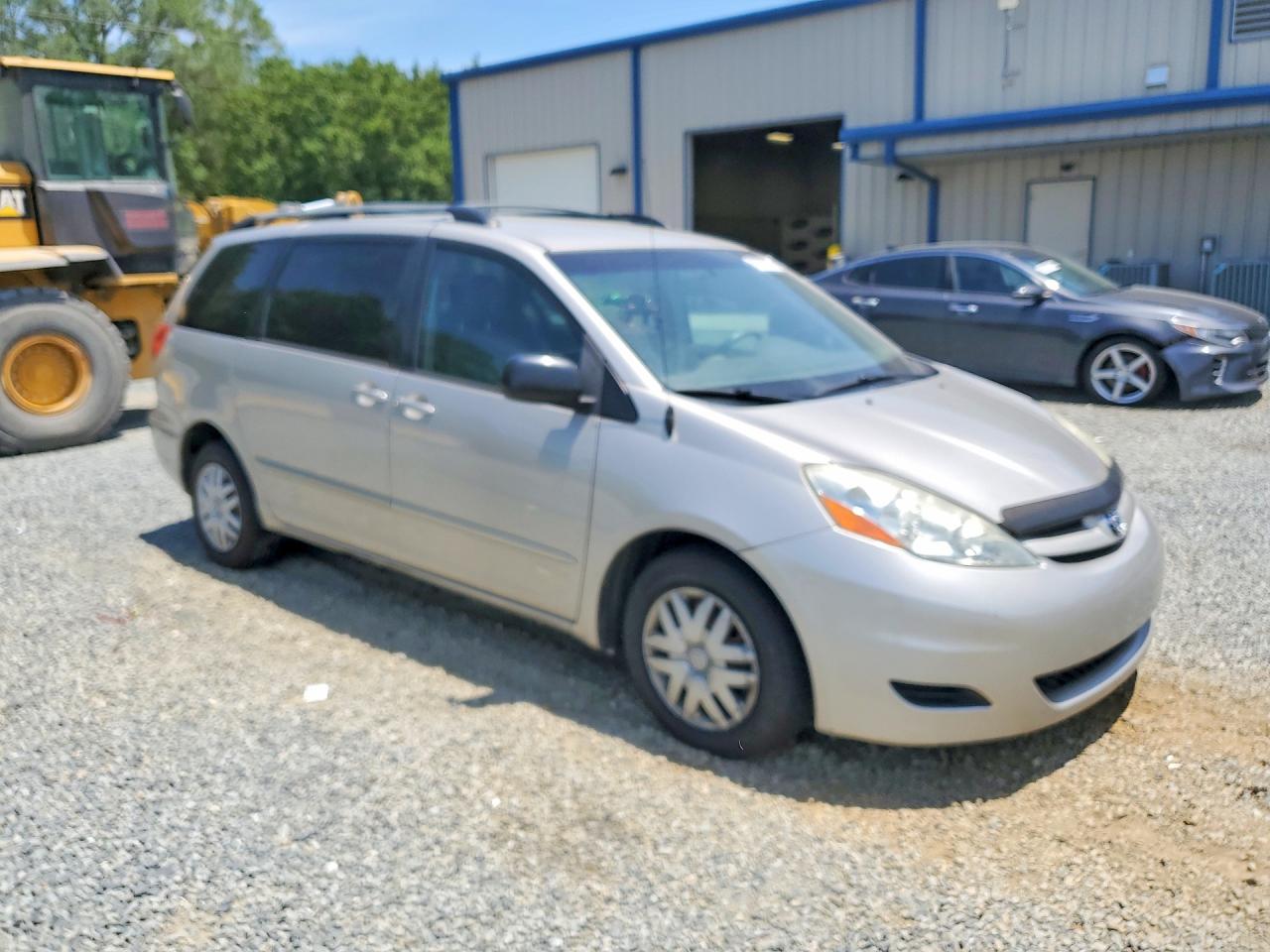 2006 Toyota Sienna Le 7 Passenger Silver vin: 5TDZA23C76S488410