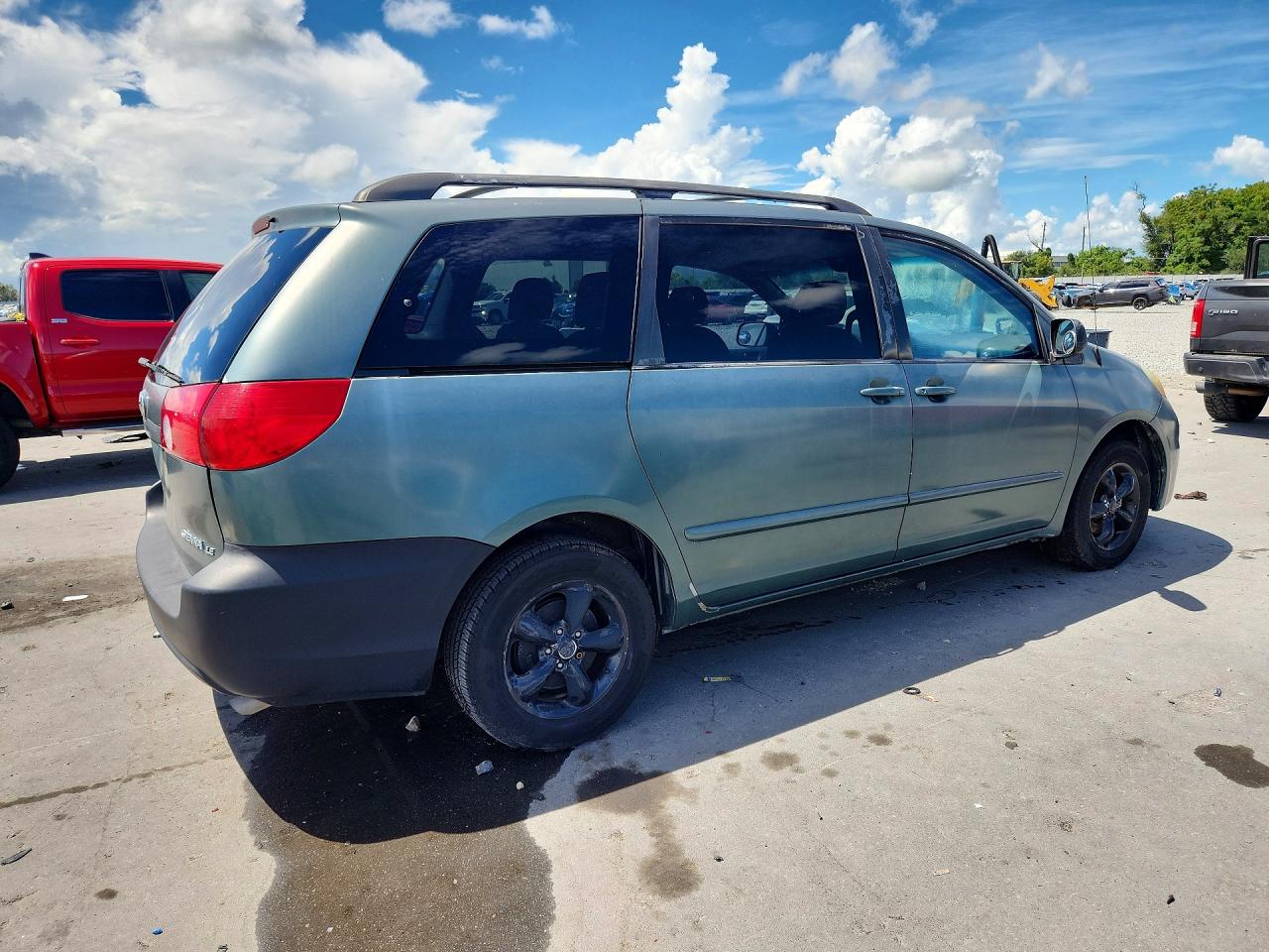 2006 Toyota Sienna Le Green vin: 5TDZA23C76S535550