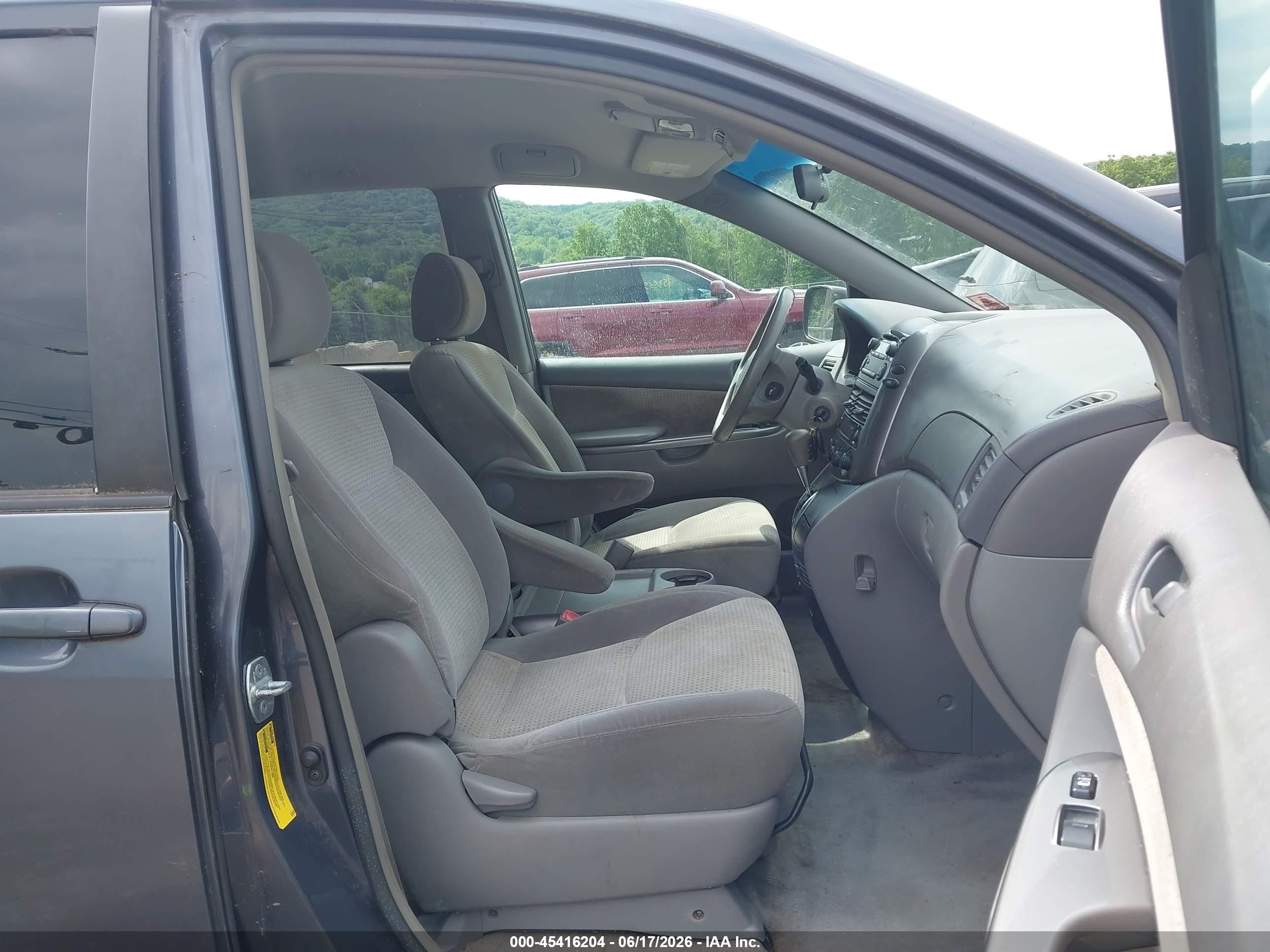 2006 Toyota Sienna Le Gray vin: 5TDZA23C76S564949