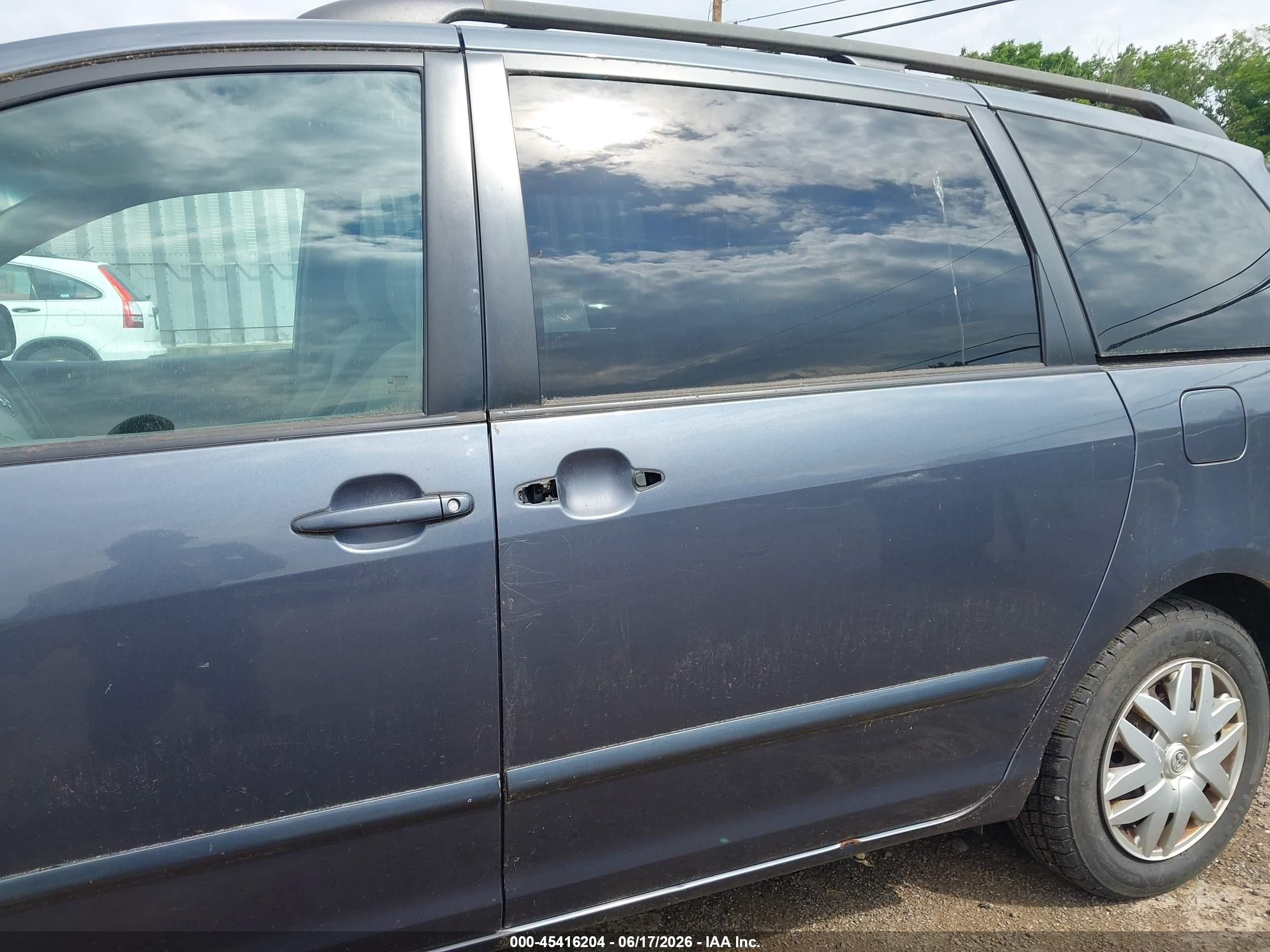 2006 Toyota Sienna Le Gray vin: 5TDZA23C76S564949