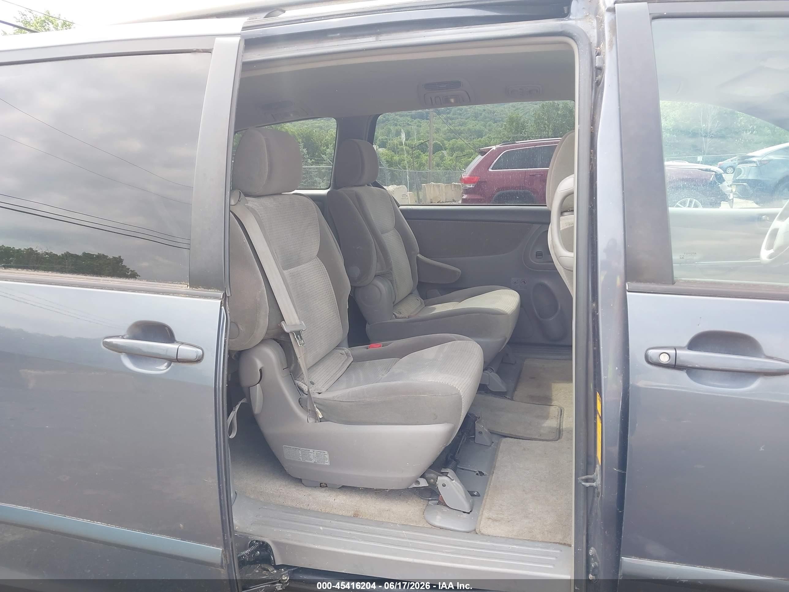 2006 Toyota Sienna Le Gray vin: 5TDZA23C76S564949