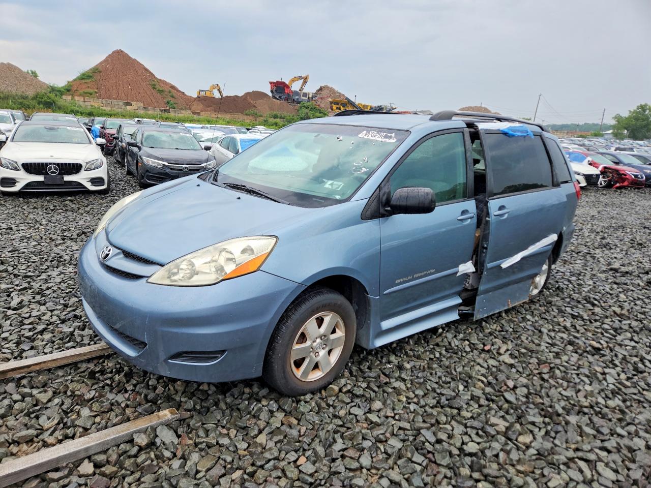 2006 Toyota Sienna Le 8 Passenger Blue vin: 5TDZA23C76S566829