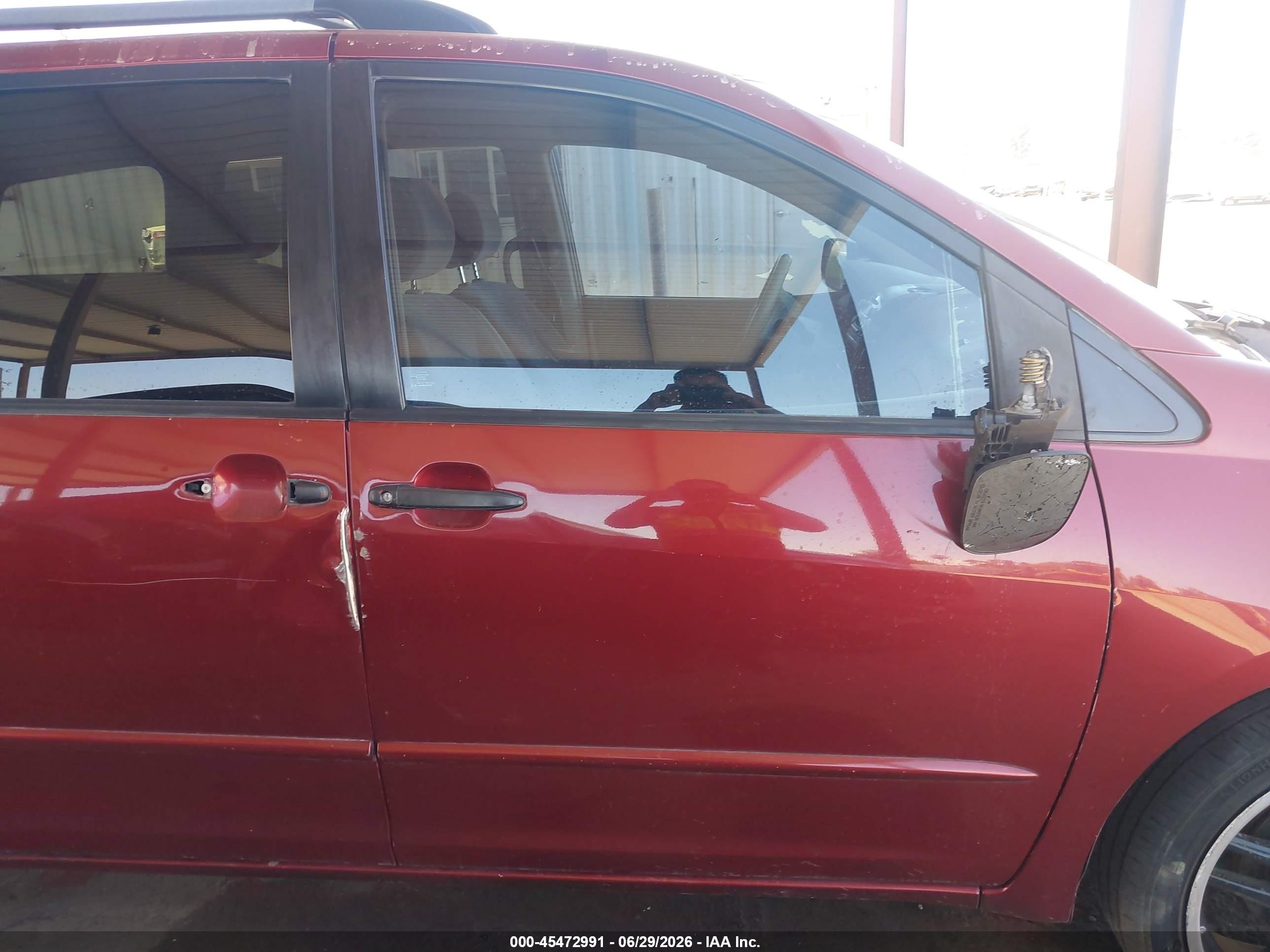 2004 Toyota Sienna Le Бордовый vin: 5TDZA23C84S034356
