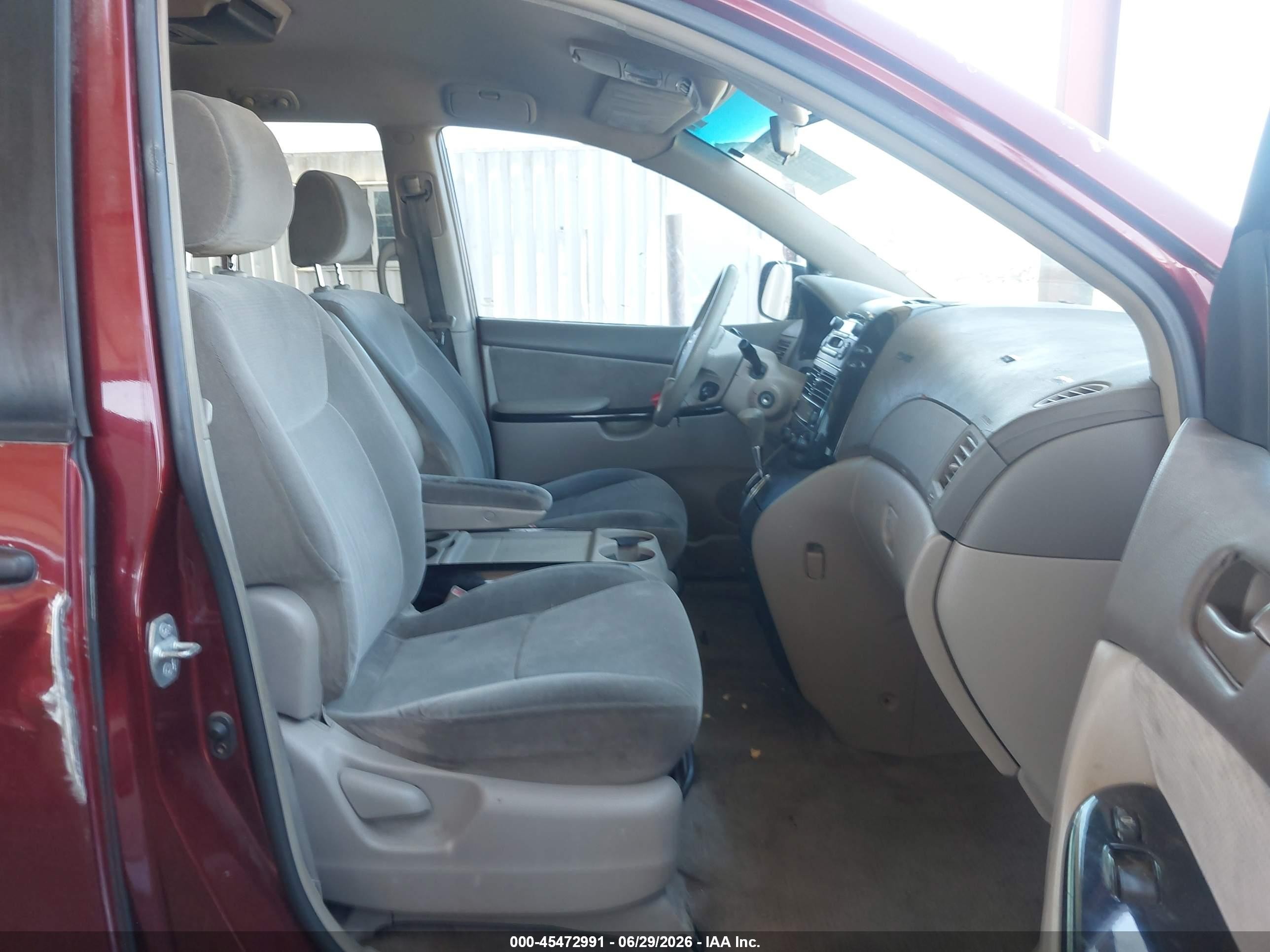 2004 Toyota Sienna Le Бордовый vin: 5TDZA23C84S034356