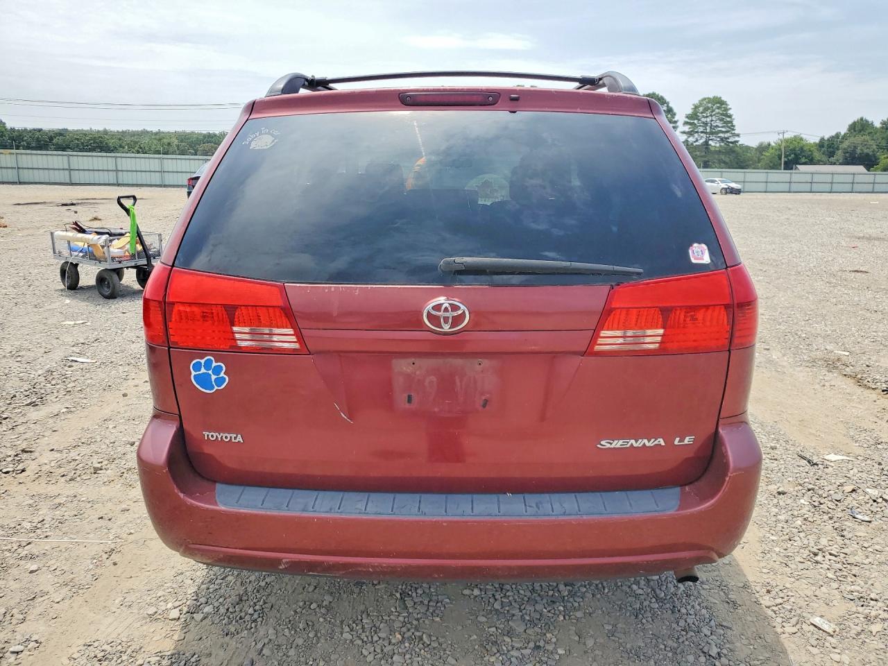 2004 Toyota Sienna Le 7 Passenger Red vin: 5TDZA23C84S046863