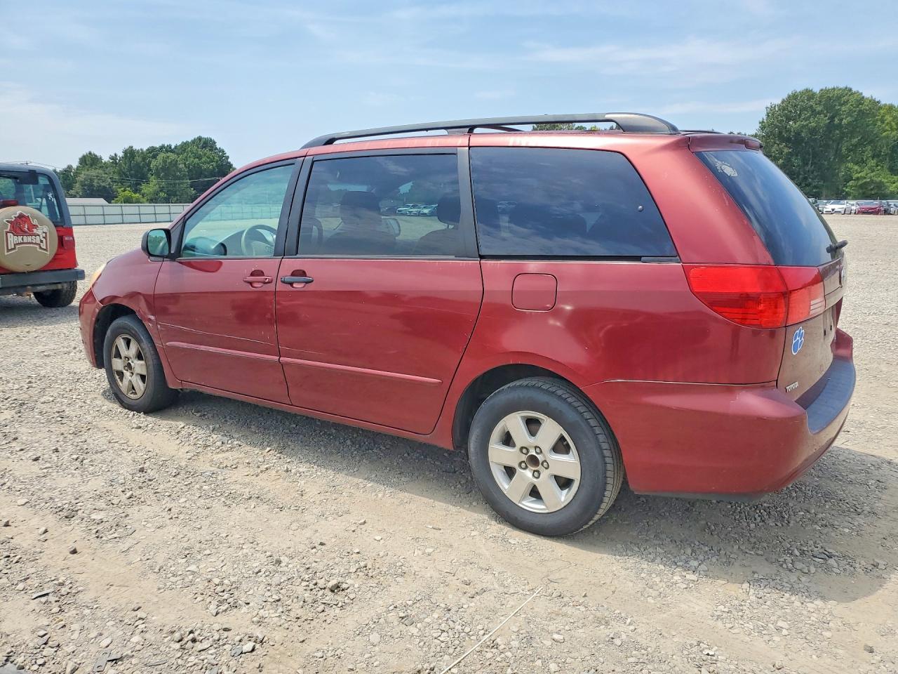 2004 Toyota Sienna Le 7 Passenger Red vin: 5TDZA23C84S046863