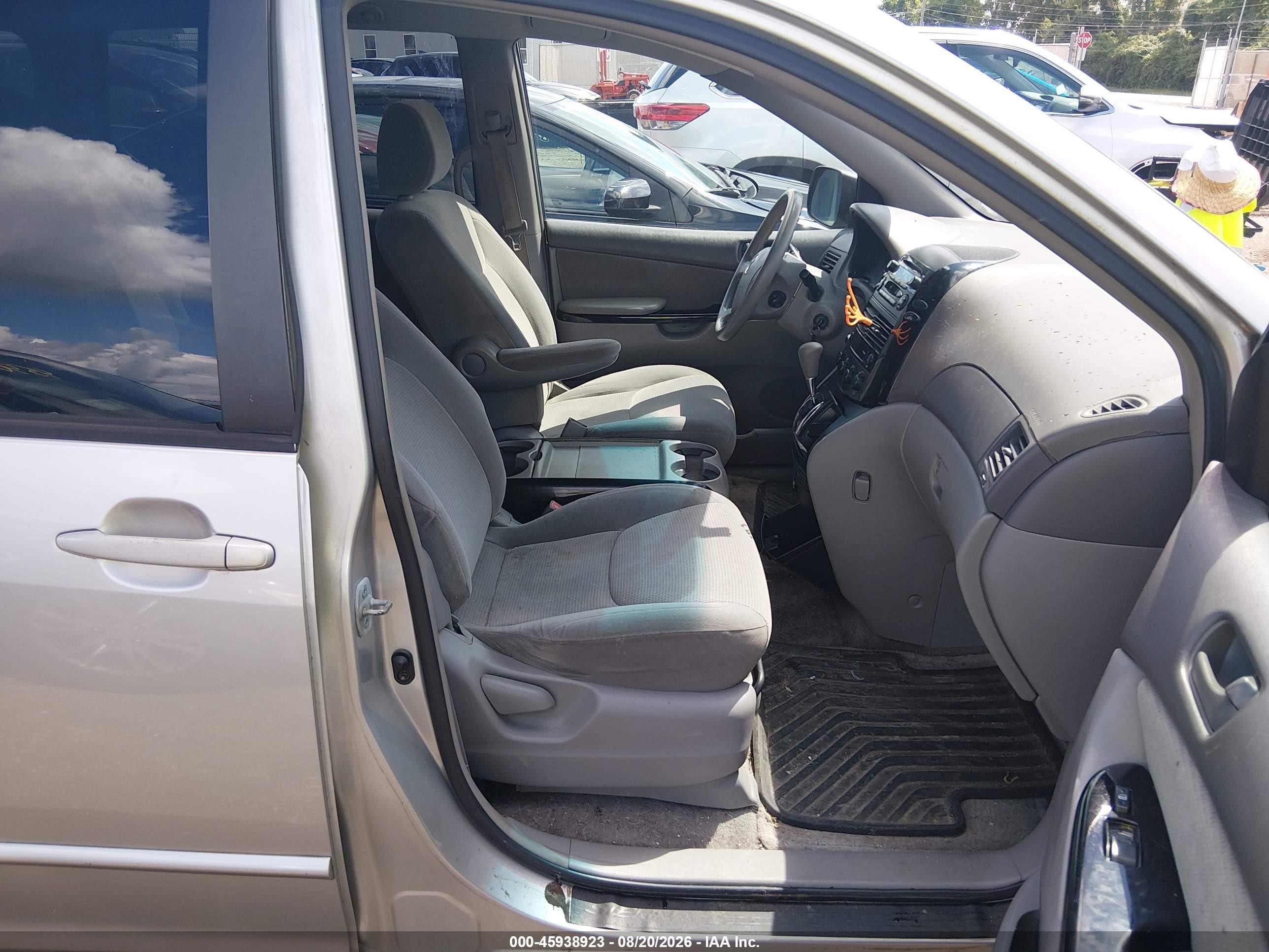 2004 Toyota Sienna Le Gray vin: 5TDZA23C84S052937