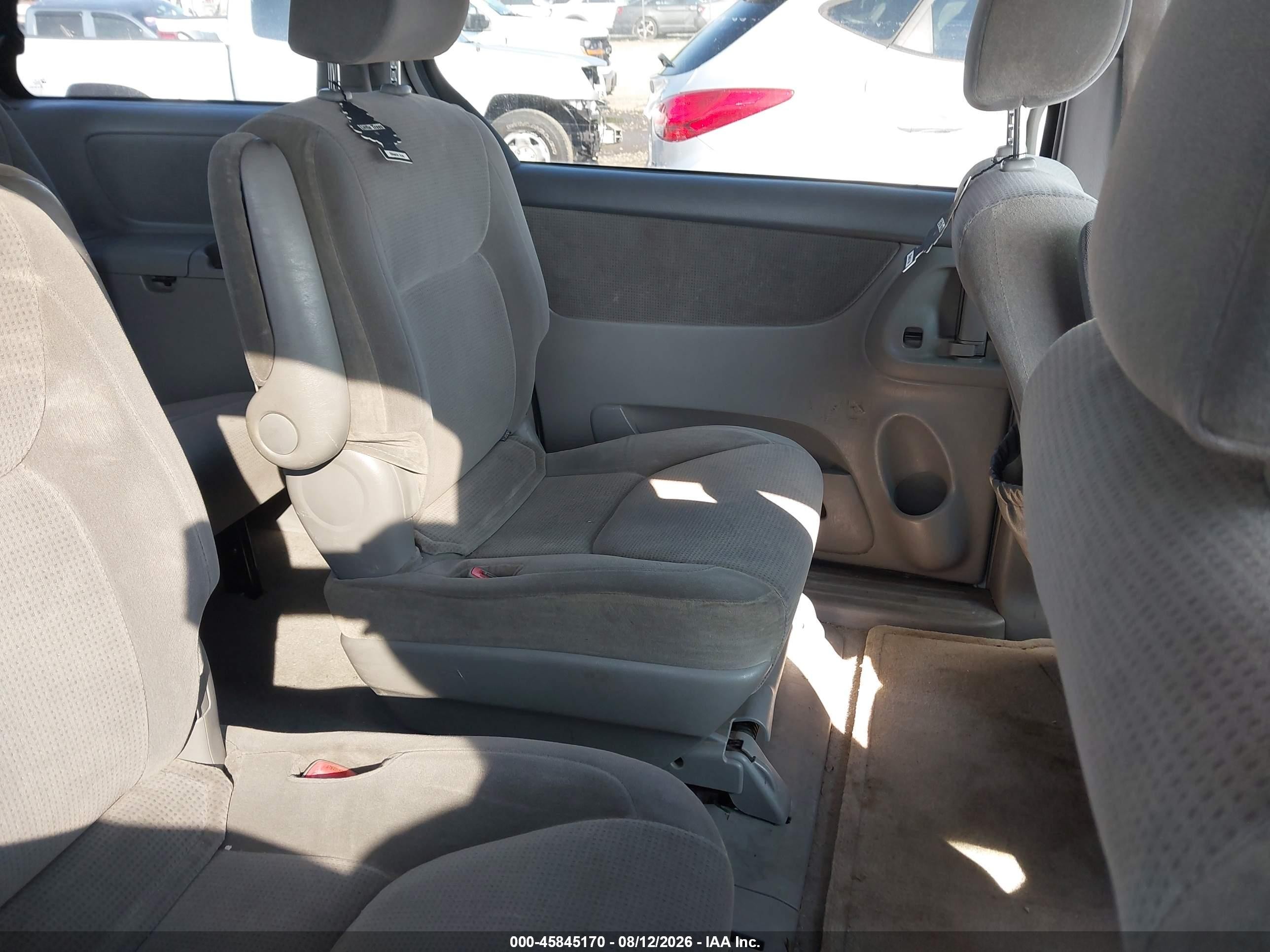 2004 Toyota Sienna Le Белый vin: 5TDZA23C84S131038
