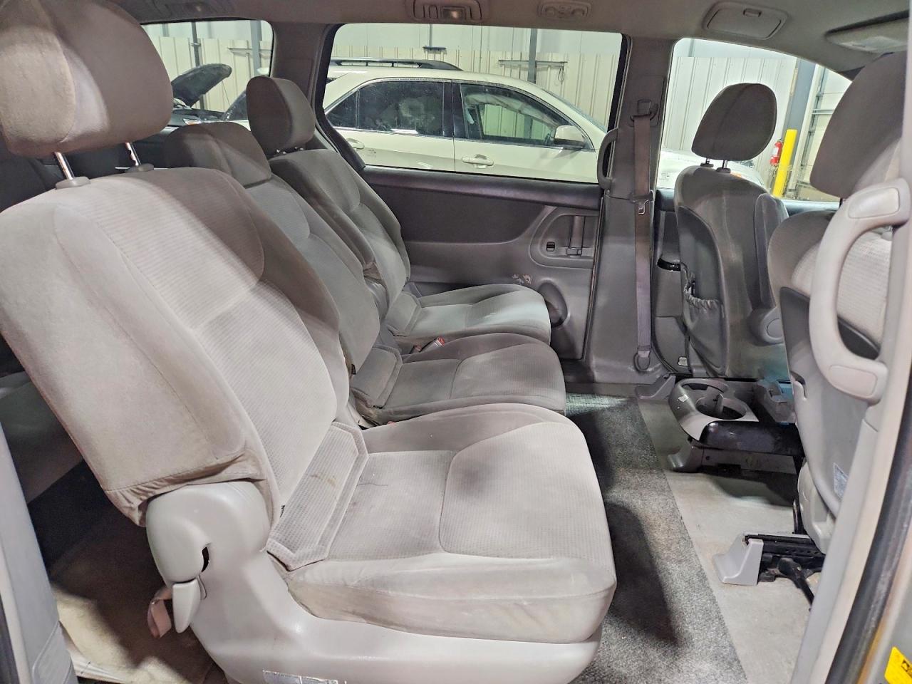 2004 Toyota Sienna Le 8 Passenger Tan vin: 5TDZA23C84S141312