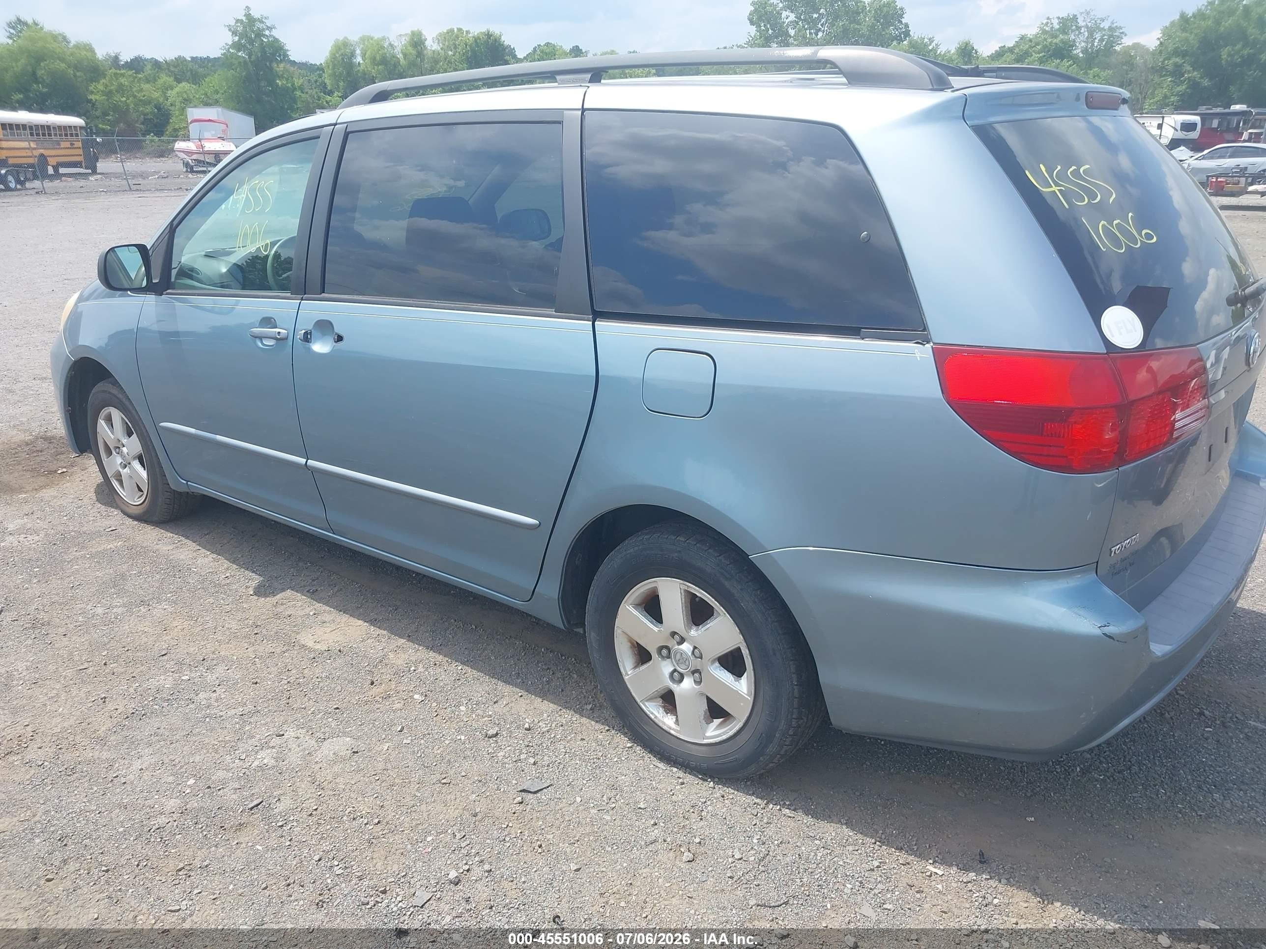 2004 Toyota Sienna Le Blue vin: 5TDZA23C84S146946