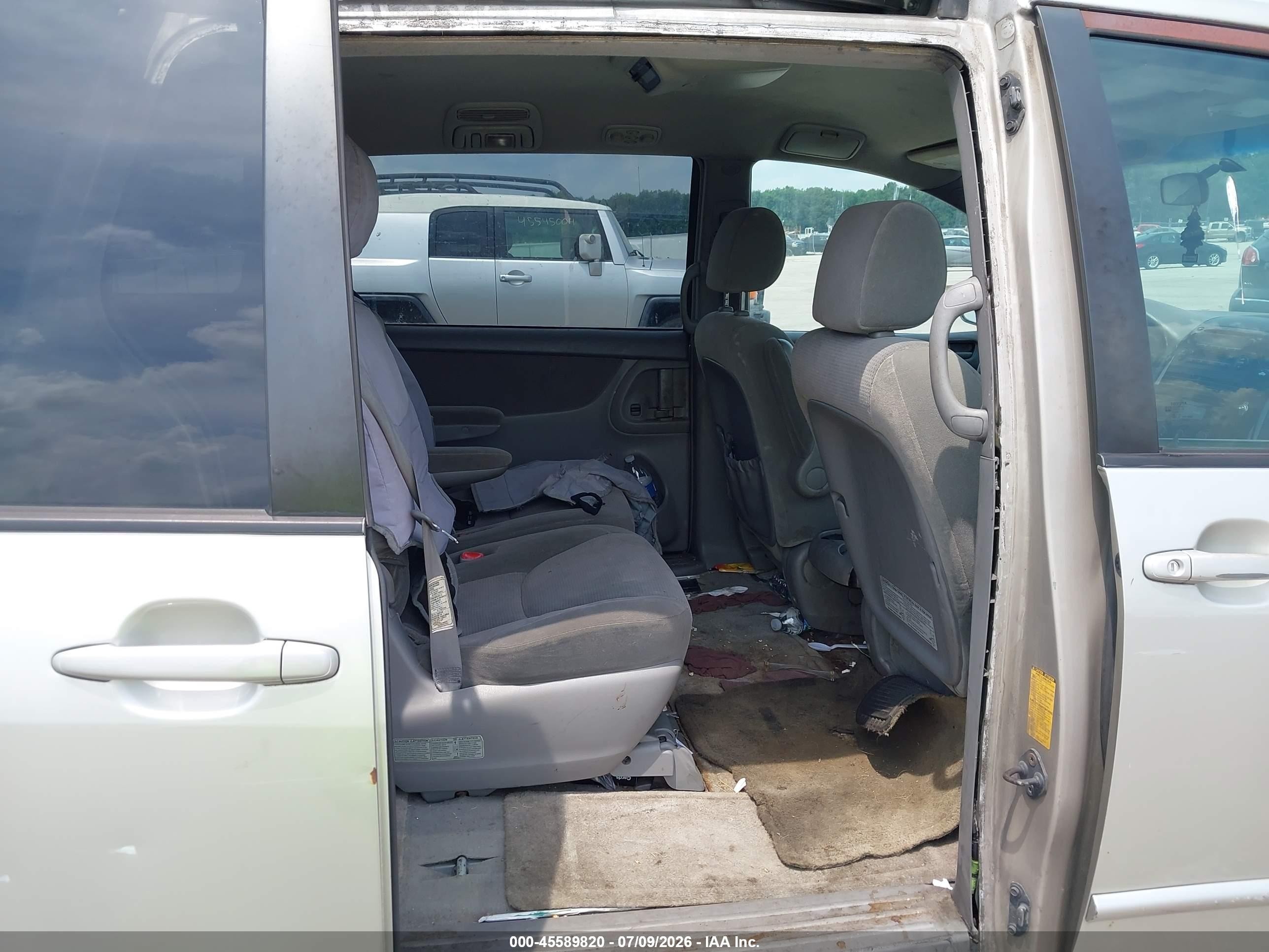 2004 Toyota Sienna Le Silver vin: 5TDZA23C84S164301