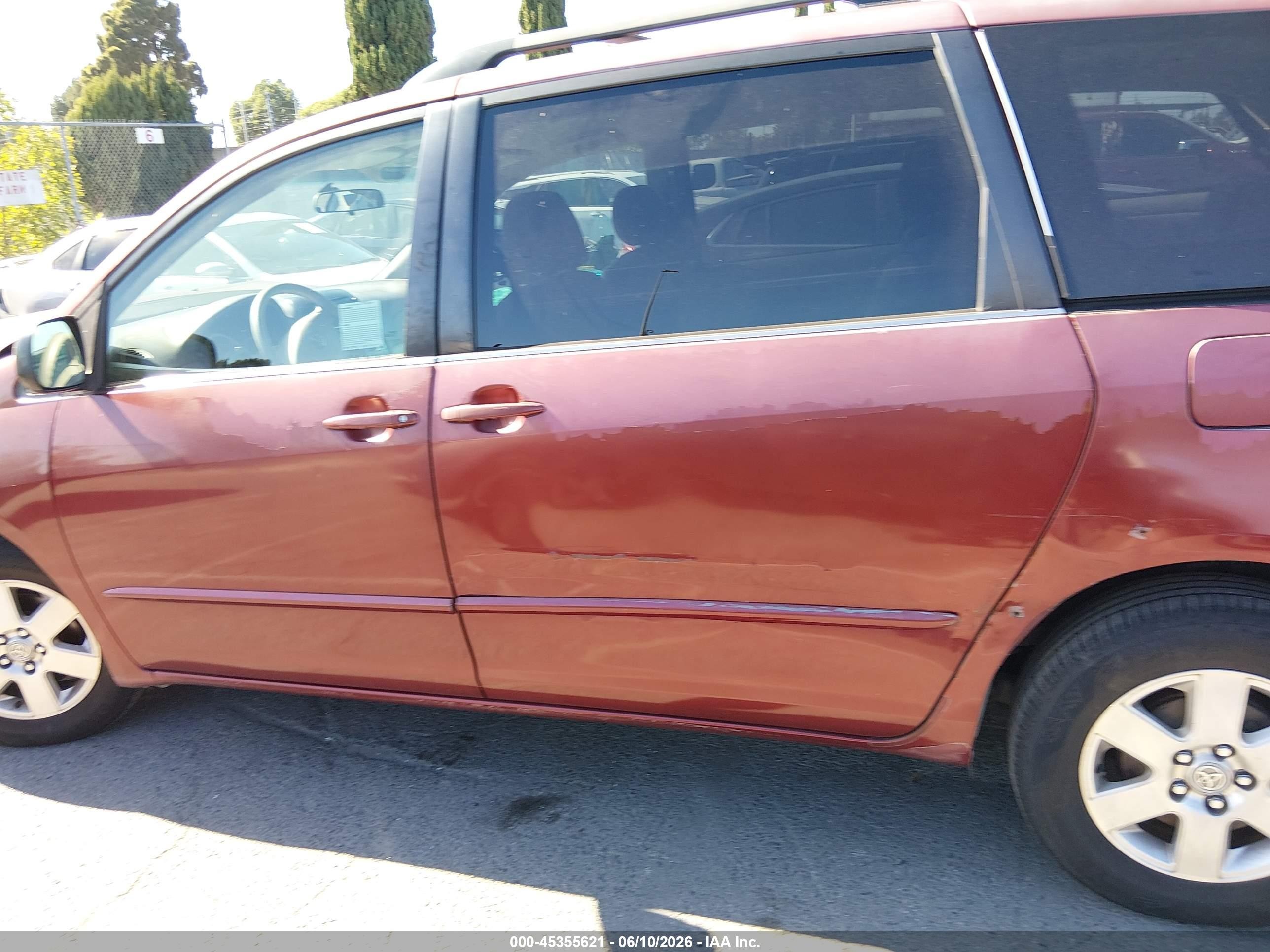 2004 Toyota Sienna Le Burgundy vin: 5TDZA23C84S197654
