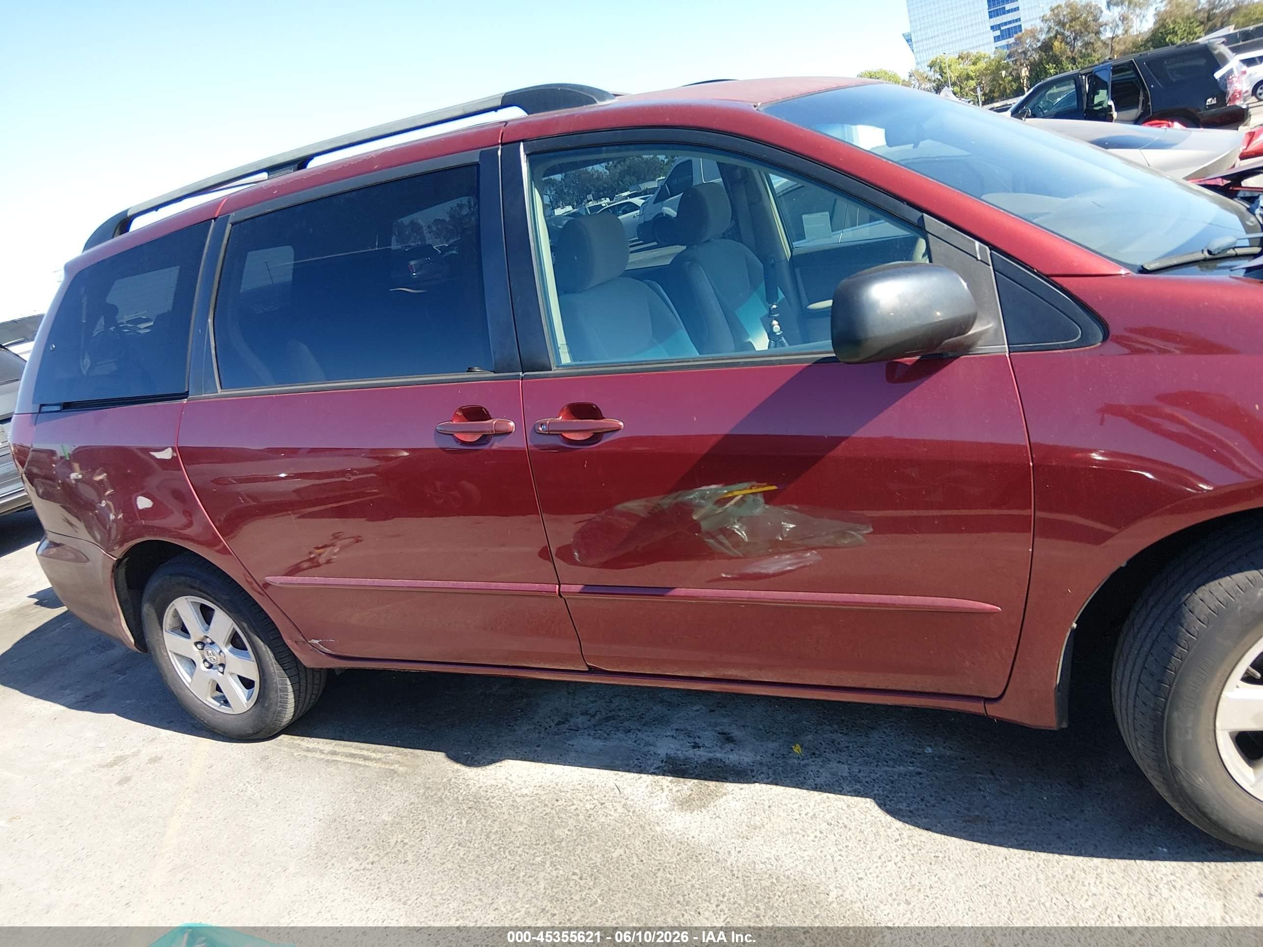 2004 Toyota Sienna Le Burgundy vin: 5TDZA23C84S197654