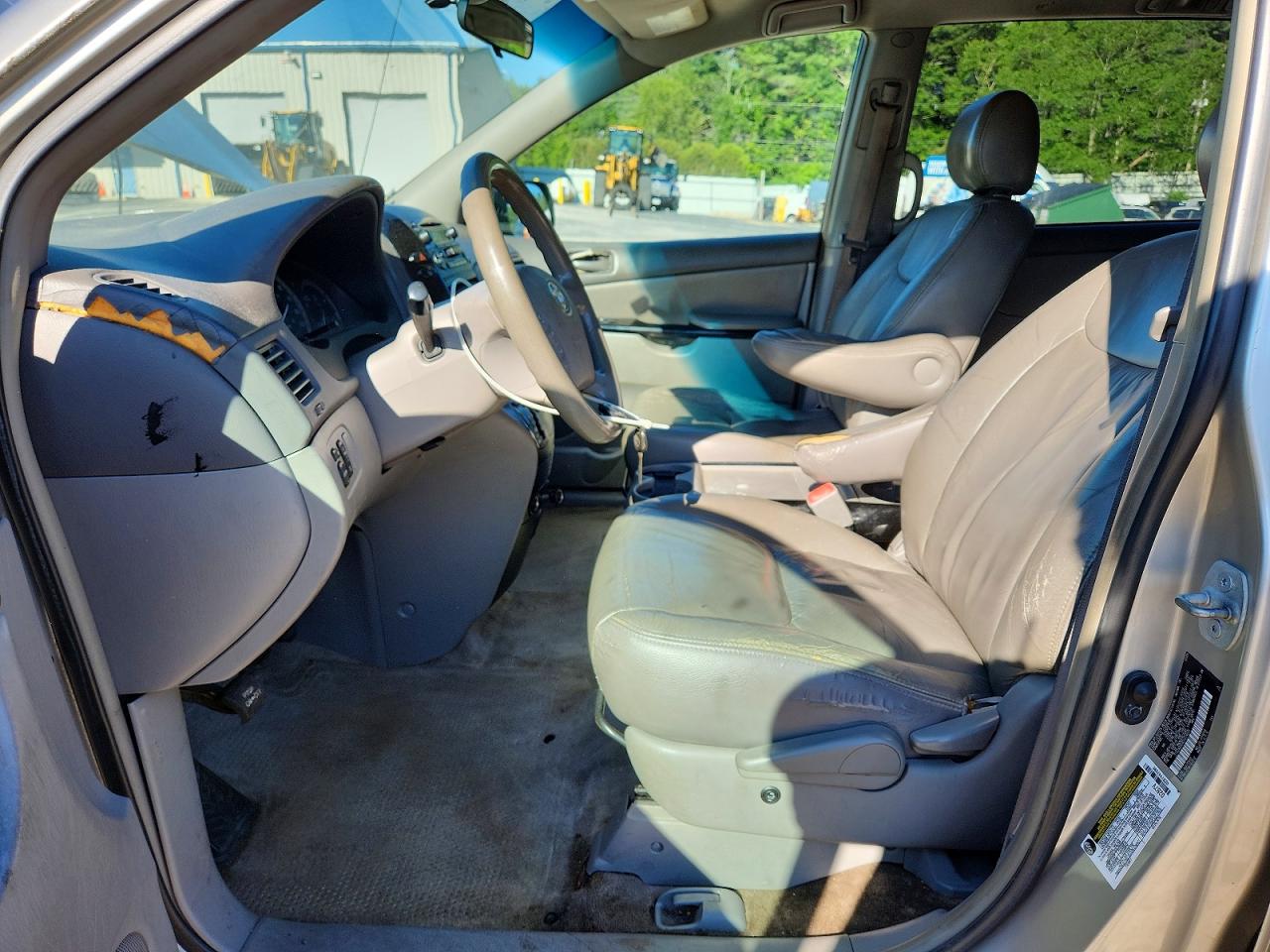 2005 Toyota Sienna Le 7 Passenger Silver vin: 5TDZA23C85S234025